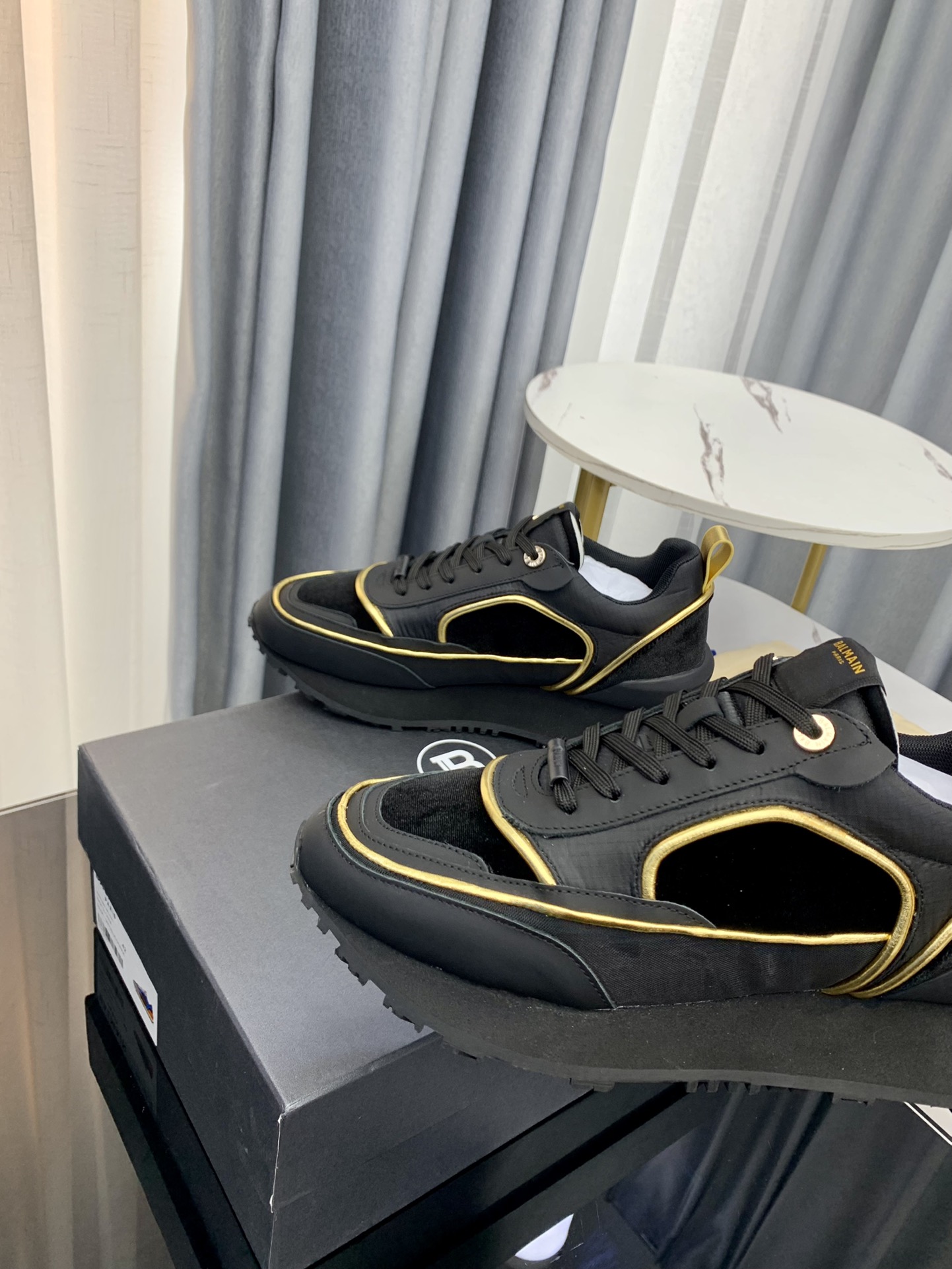 Balmain’s Latest Explosion: 825 Gold Tablets Leisure Shoes for Fashion Owners and Stars - 图片 7