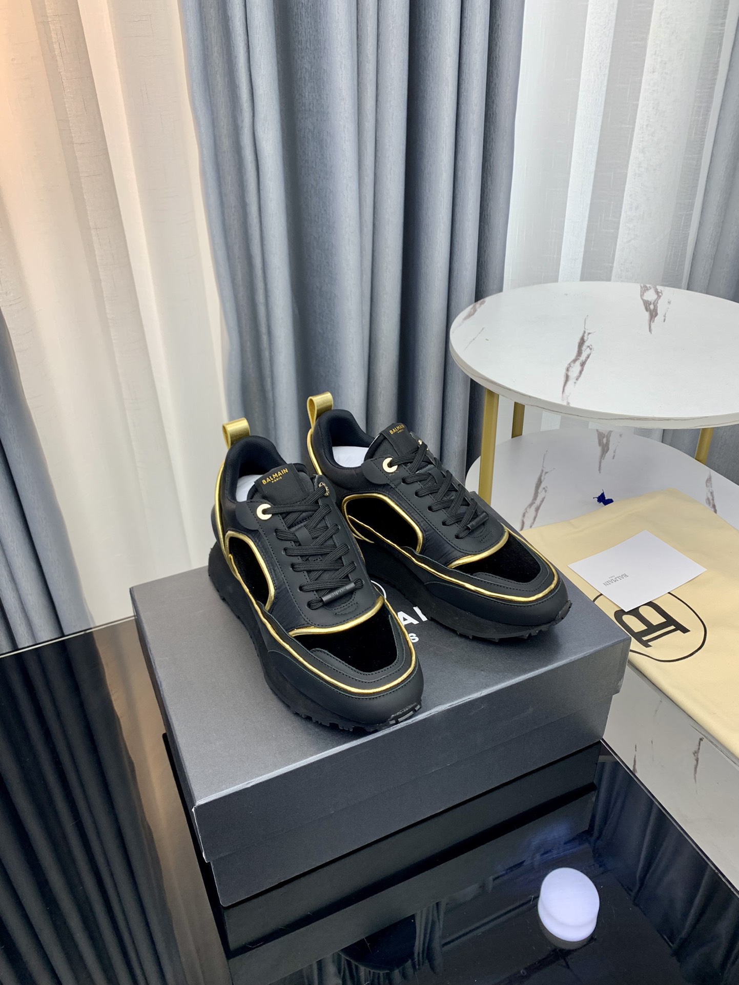 Balmain’s Latest Explosion: 825 Gold Tablets Leisure Shoes for Fashion Owners and Stars - 图片 9