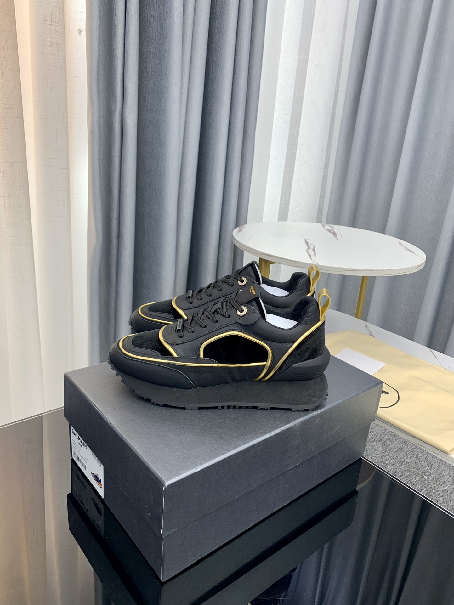 Balmain’s Latest Explosion: 825 Gold Tablets Leisure Shoes for Fashion Owners and Stars - 图片 3