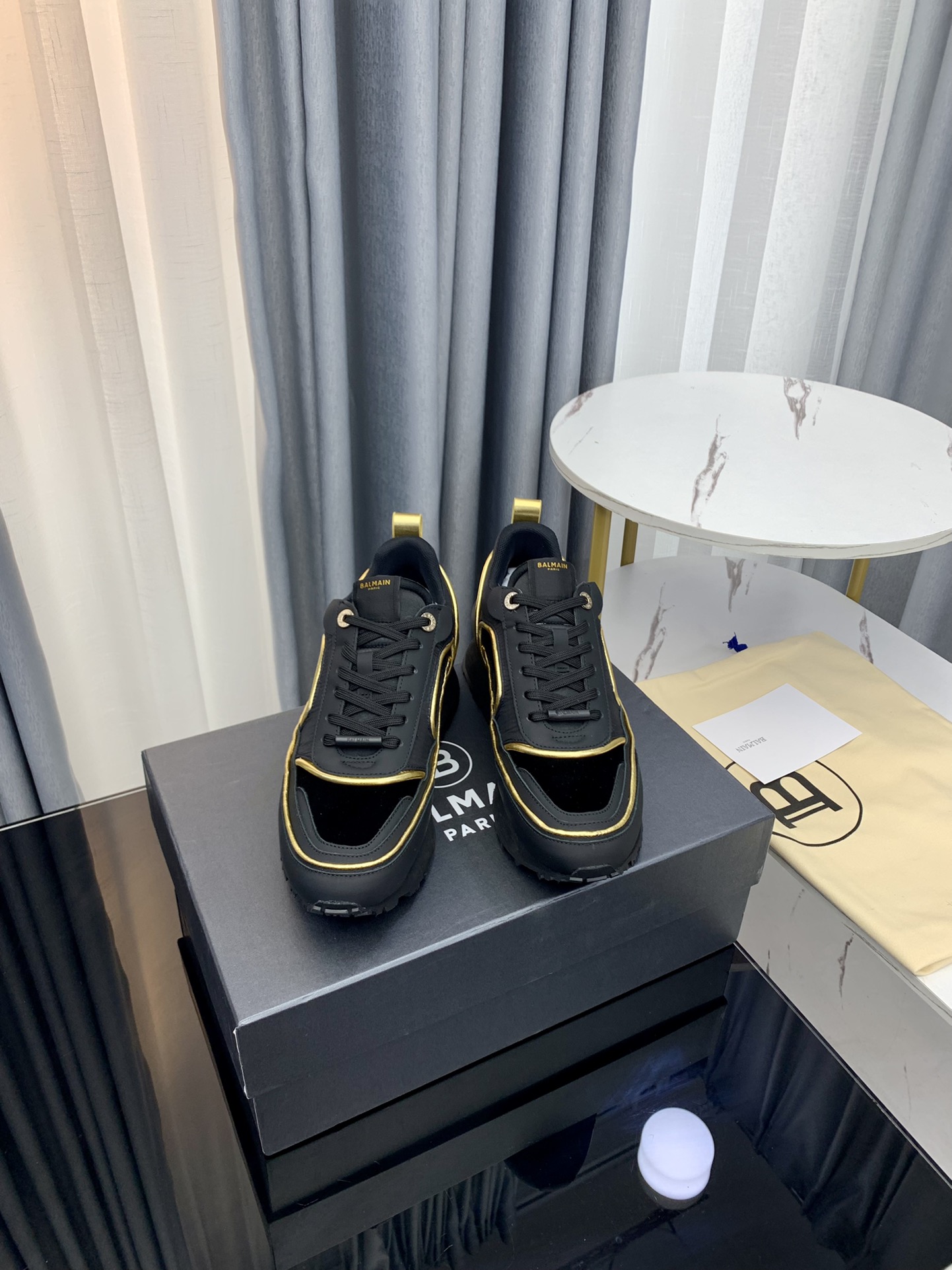Balmain’s Latest Explosion: 825 Gold Tablets Leisure Shoes for Fashion Owners and Stars - 图片 8