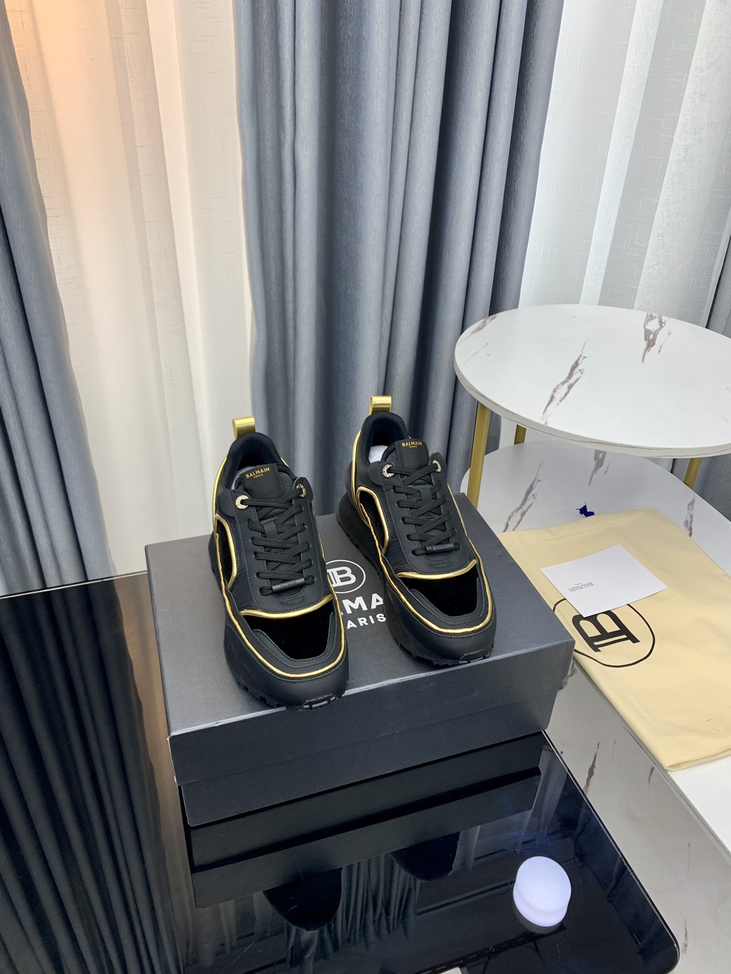 Balmain’s Latest Explosion: 825 Gold Tablets Leisure Shoes for Fashion Owners and Stars - 图片 4
