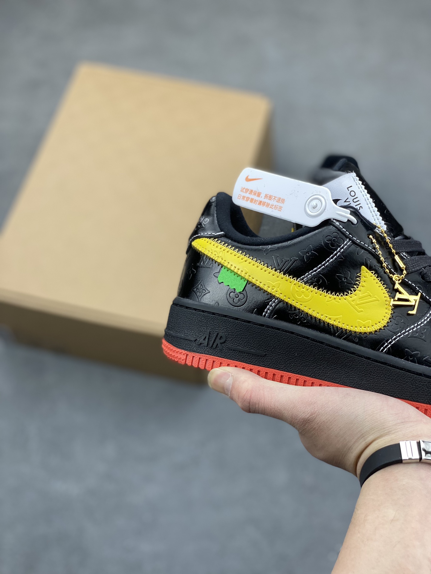 Louis Vuitton x Air Force 1 Low Black/Yellow Authentic Sneaker 6 i1679009720 3645 4