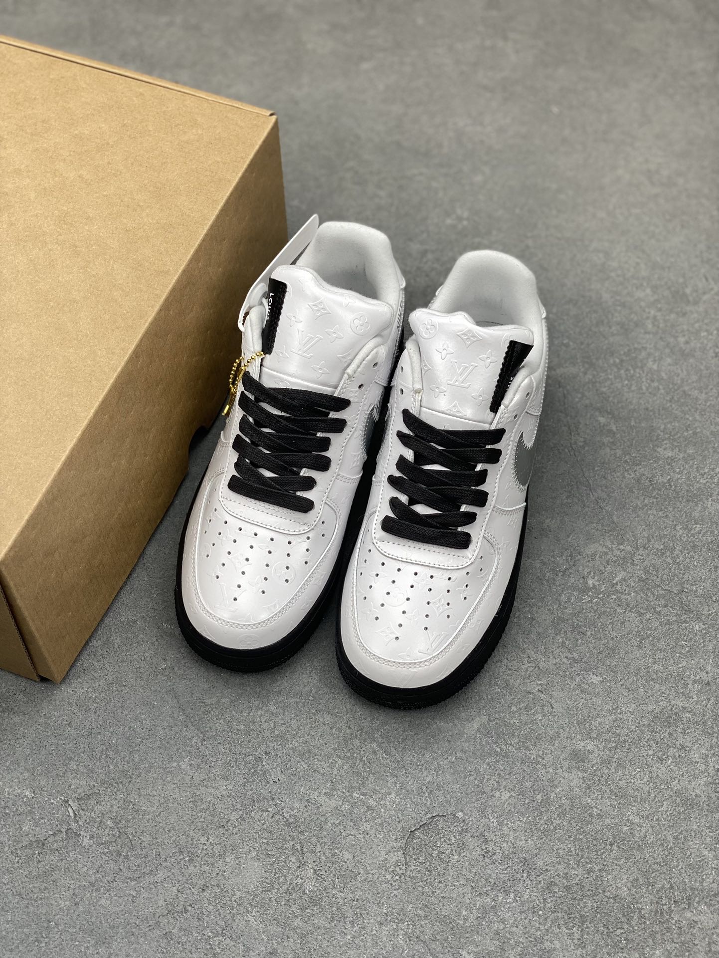 Louis Vuitton x Air Force 1 Low White Monogram Sneakers Size 36-45 9 i1679009755 7137 7
