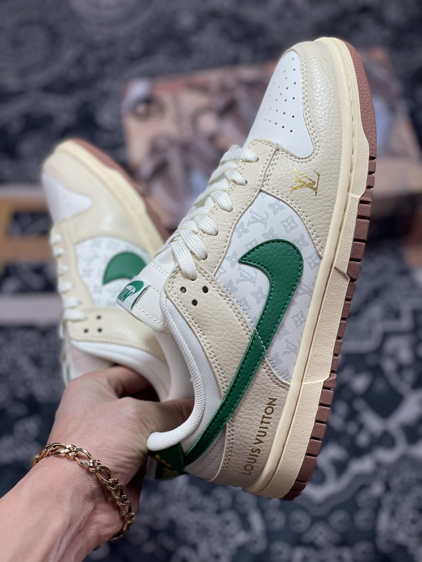 220 Louis Vuitton x Nike SB Dunk Low”Beige/Green/Gold LV”扣篮板鞋“米黄绿金LV印花”XD6188-003