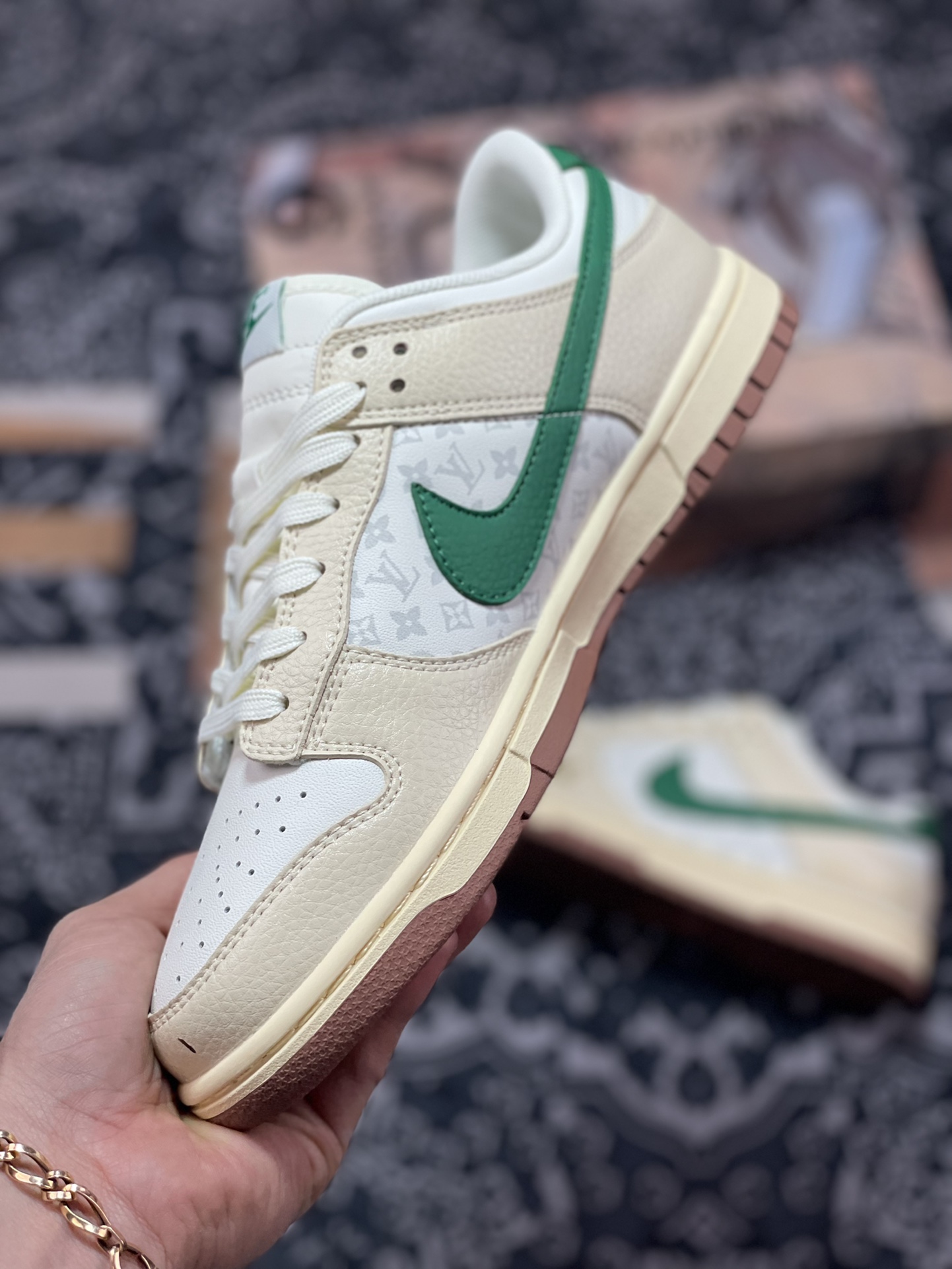 220 Louis Vuitton x Nike SB Dunk Low”Beige/Green/Gold LV”扣篮板鞋“米黄绿金LV印花”XD6188-003