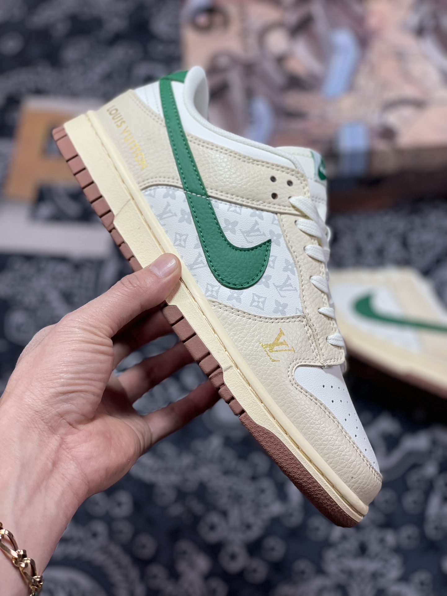 220 Louis Vuitton x Nike SB Dunk Low”Beige/Green/Gold LV”扣篮板鞋“米黄绿金LV印花”XD6188-003