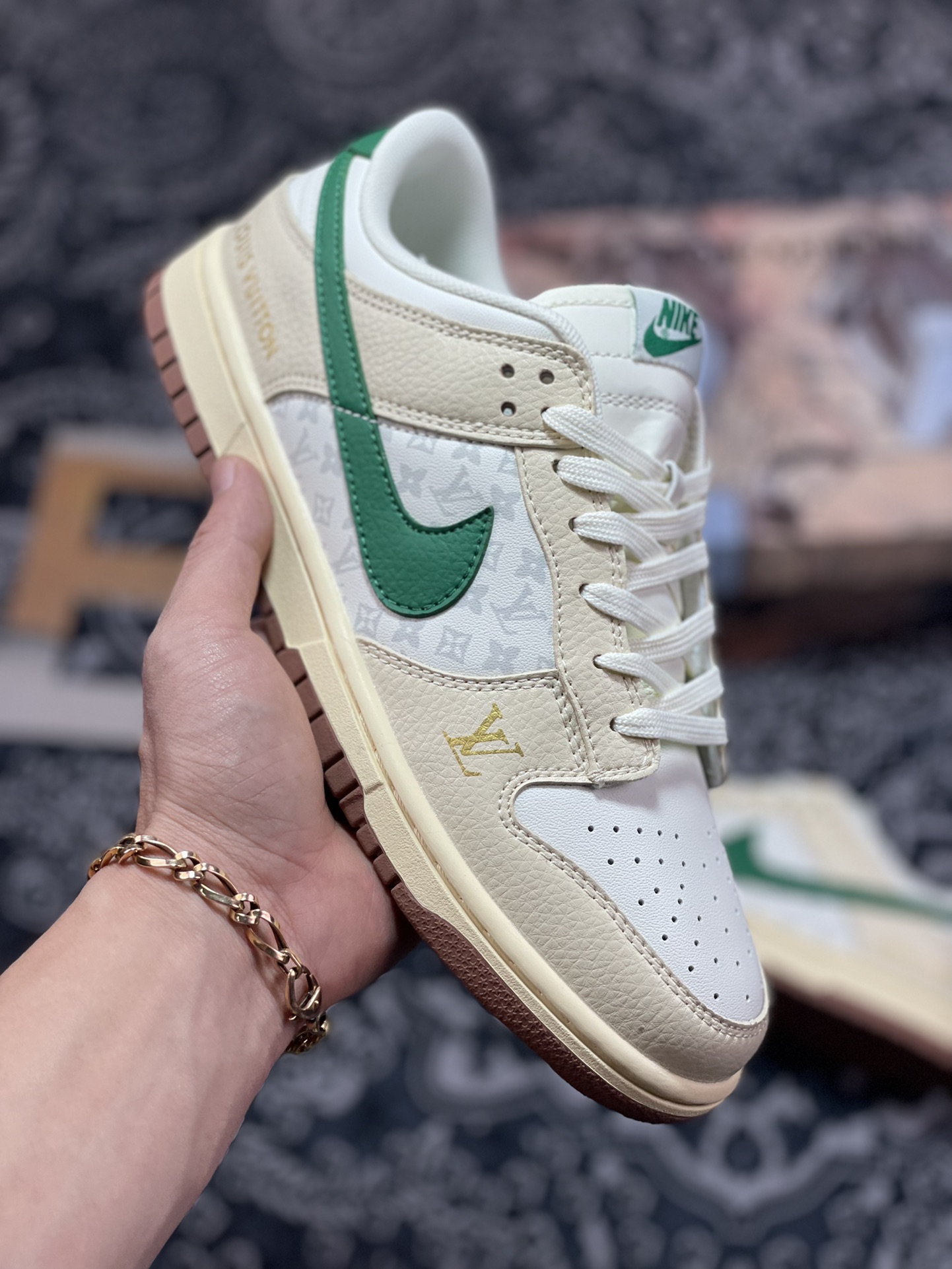 220 Louis Vuitton x Nike SB Dunk Low”Beige/Green/Gold LV”扣篮板鞋“米黄绿金LV印花”XD6188-003
