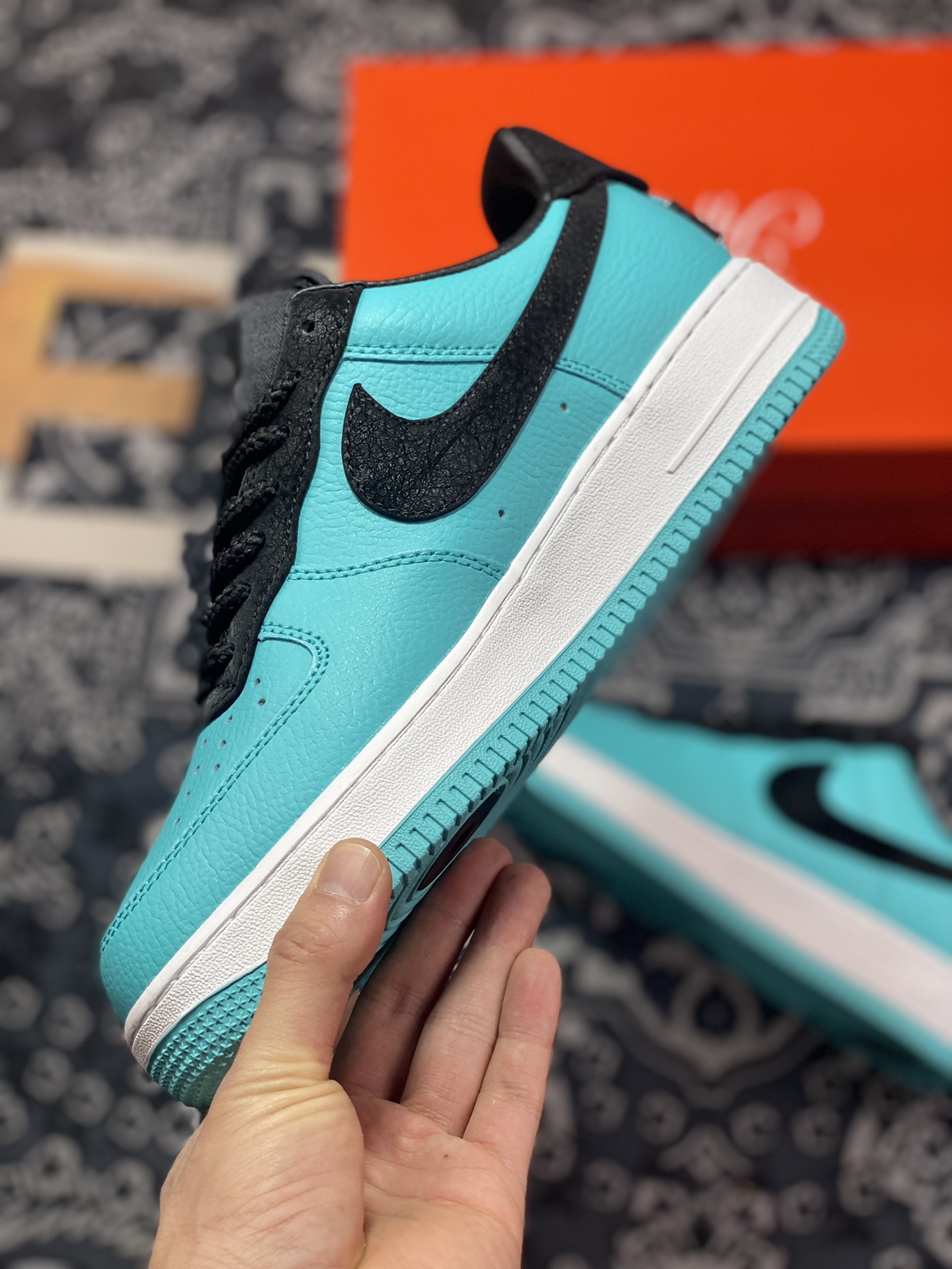 220  Tiffany & Co. x Nike Air Force 1 Low SP”Friends and Family”板鞋“联名蒂芙尼蓝黑反转”DZ1382-002