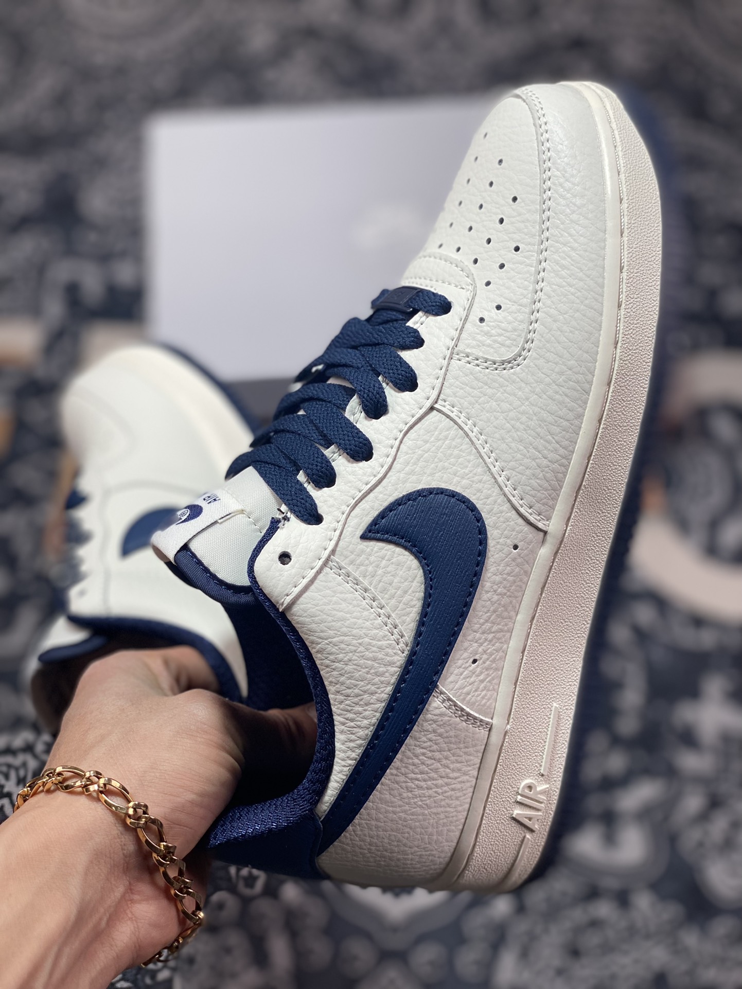 240  Air Force 1 Low '07 “米深蓝”配色低帮空军一号休闲板鞋 PA3035-068