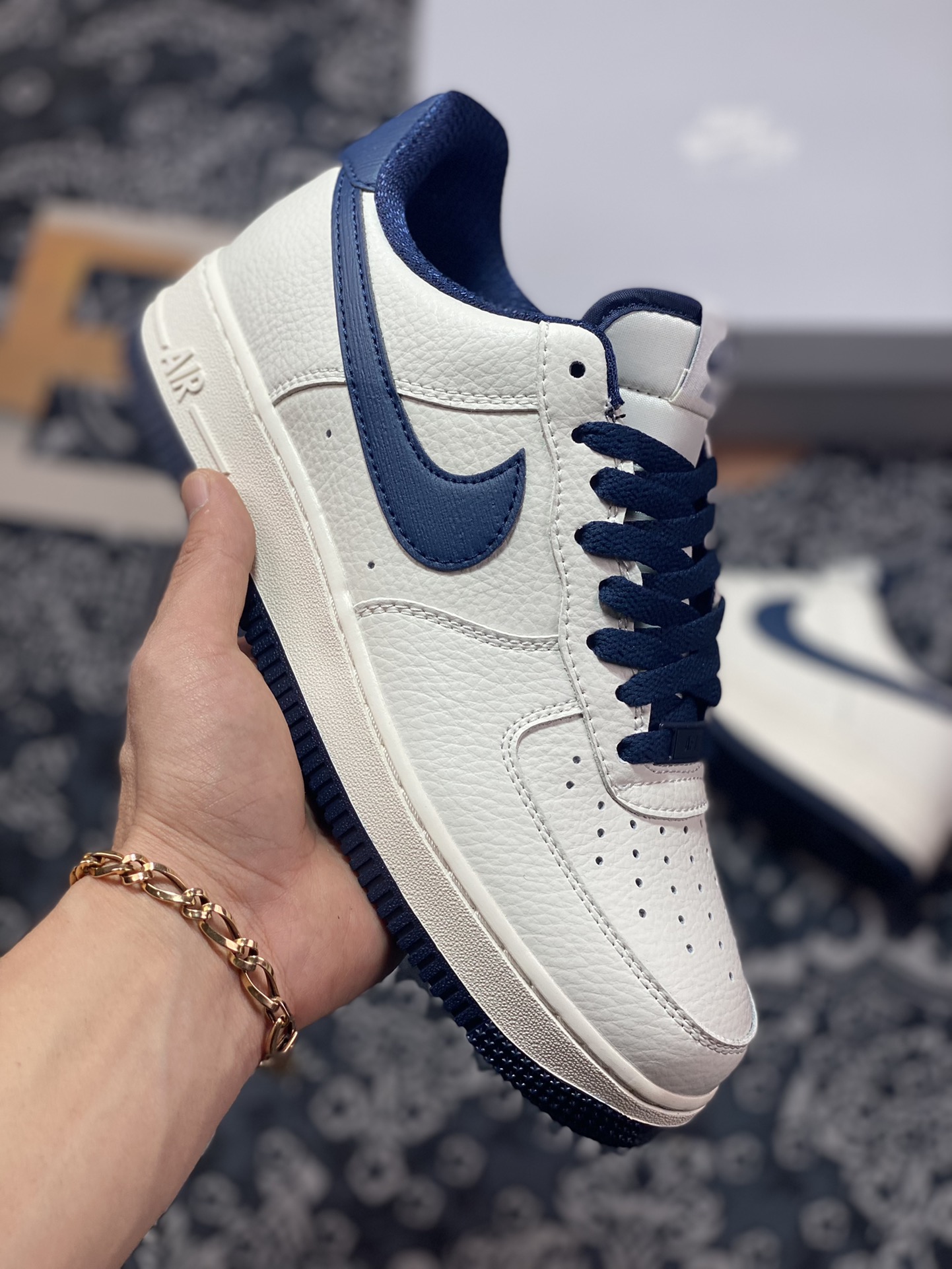 240  Air Force 1 Low ’07 “米深蓝”配色低帮空军一号休闲板鞋 PA3035-068