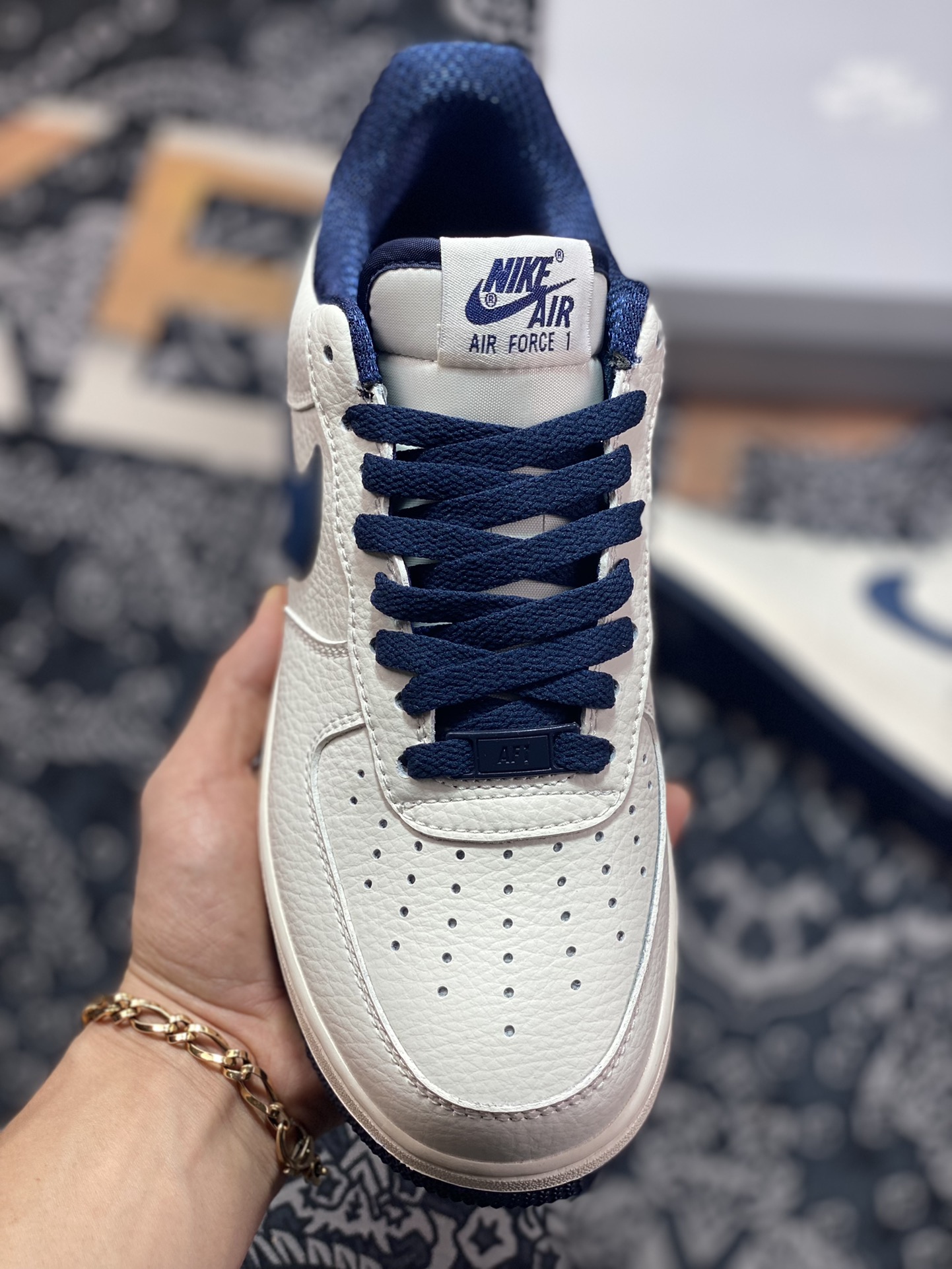 240  Air Force 1 Low '07 “米深蓝”配色低帮空军一号休闲板鞋 PA3035-068