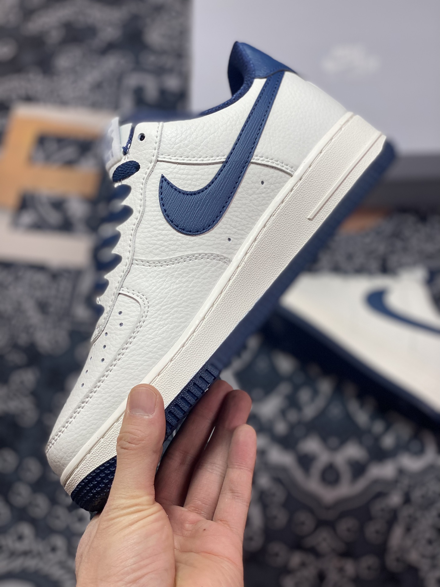 240  Air Force 1 Low '07 “米深蓝”配色低帮空军一号休闲板鞋 PA3035-068