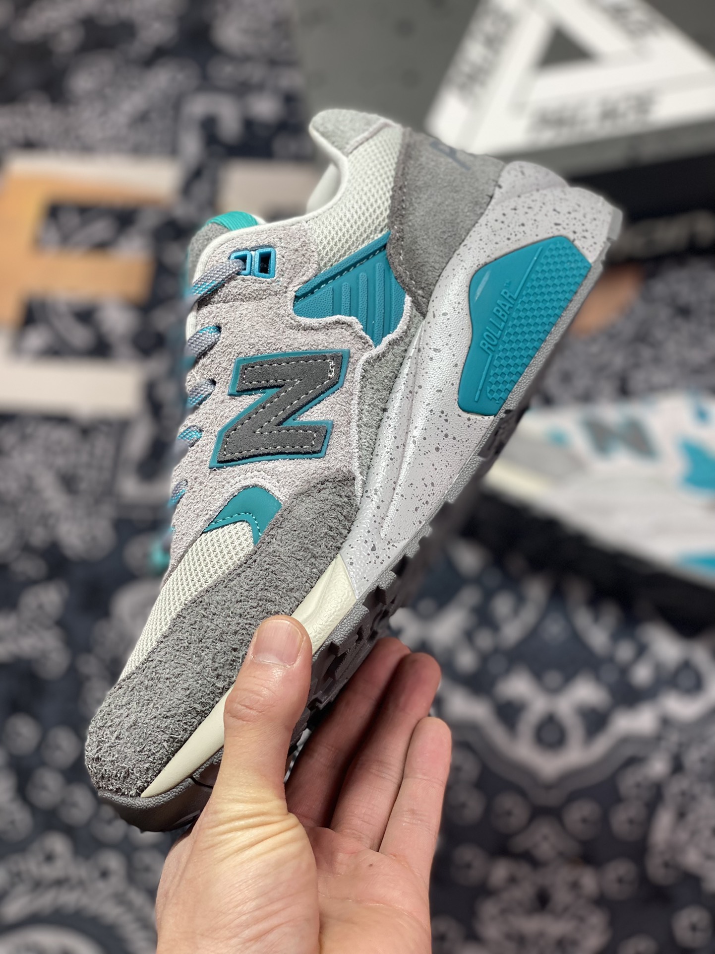 New Balance MRT580 series classic retro casual sports jogging ”co-branded dark gray aqua green” MT580PA2