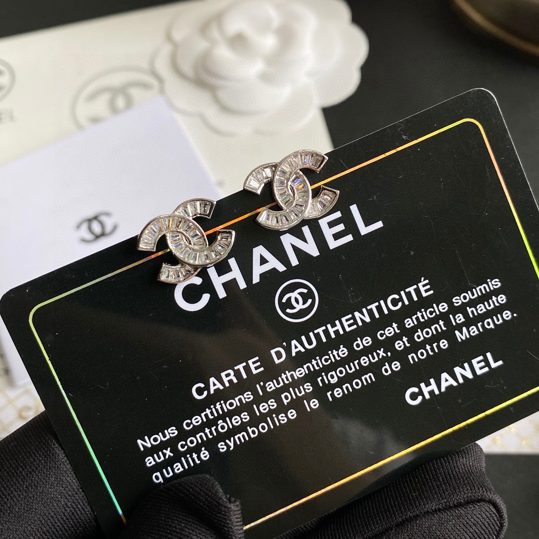 Chanel Chanel香奈儿 最新款logo方钻字母耳钉耳环
