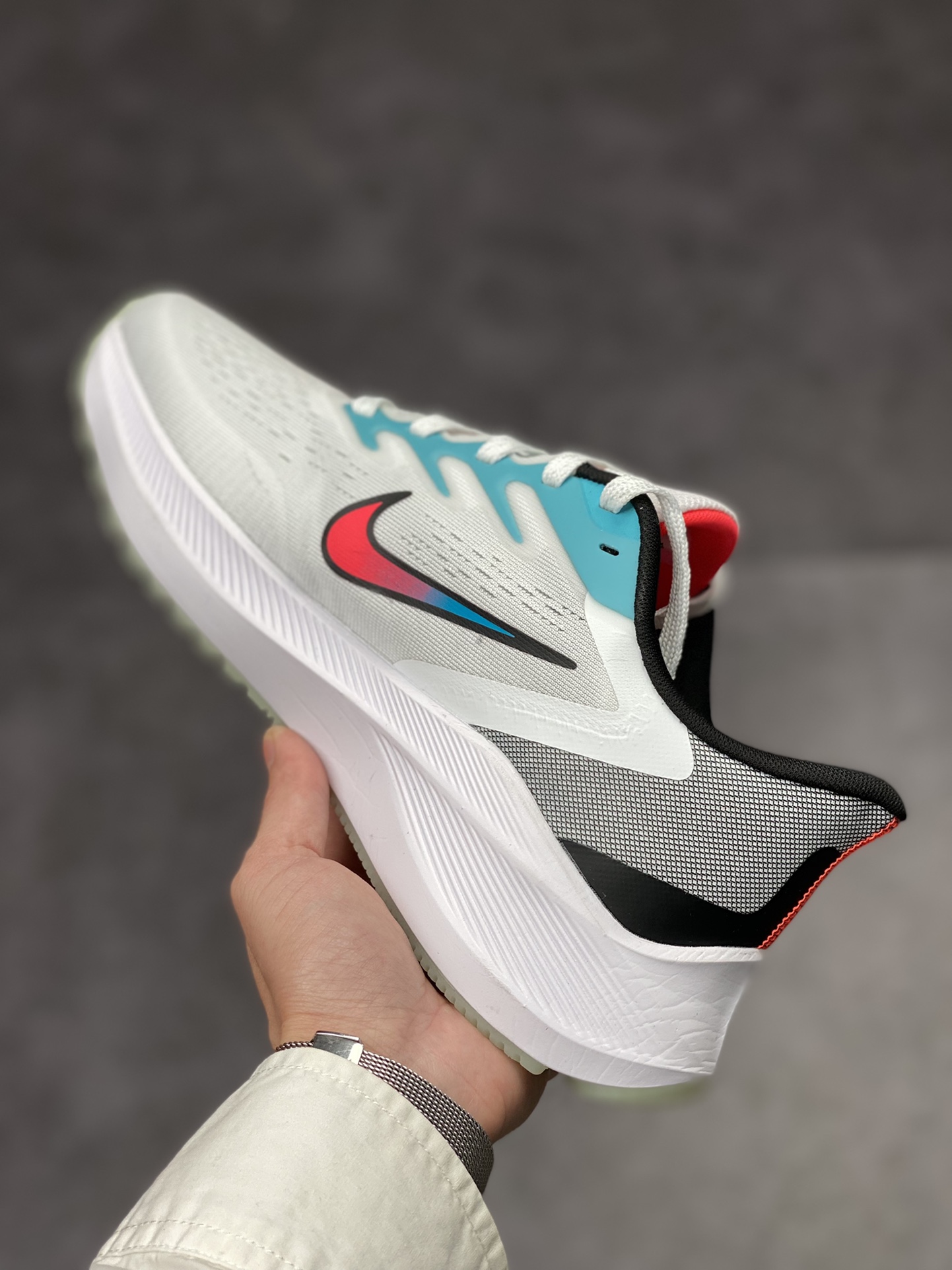180 Nike Air Zoom Winflo 7代 网透面气训跑练步鞋 CJ0291-100