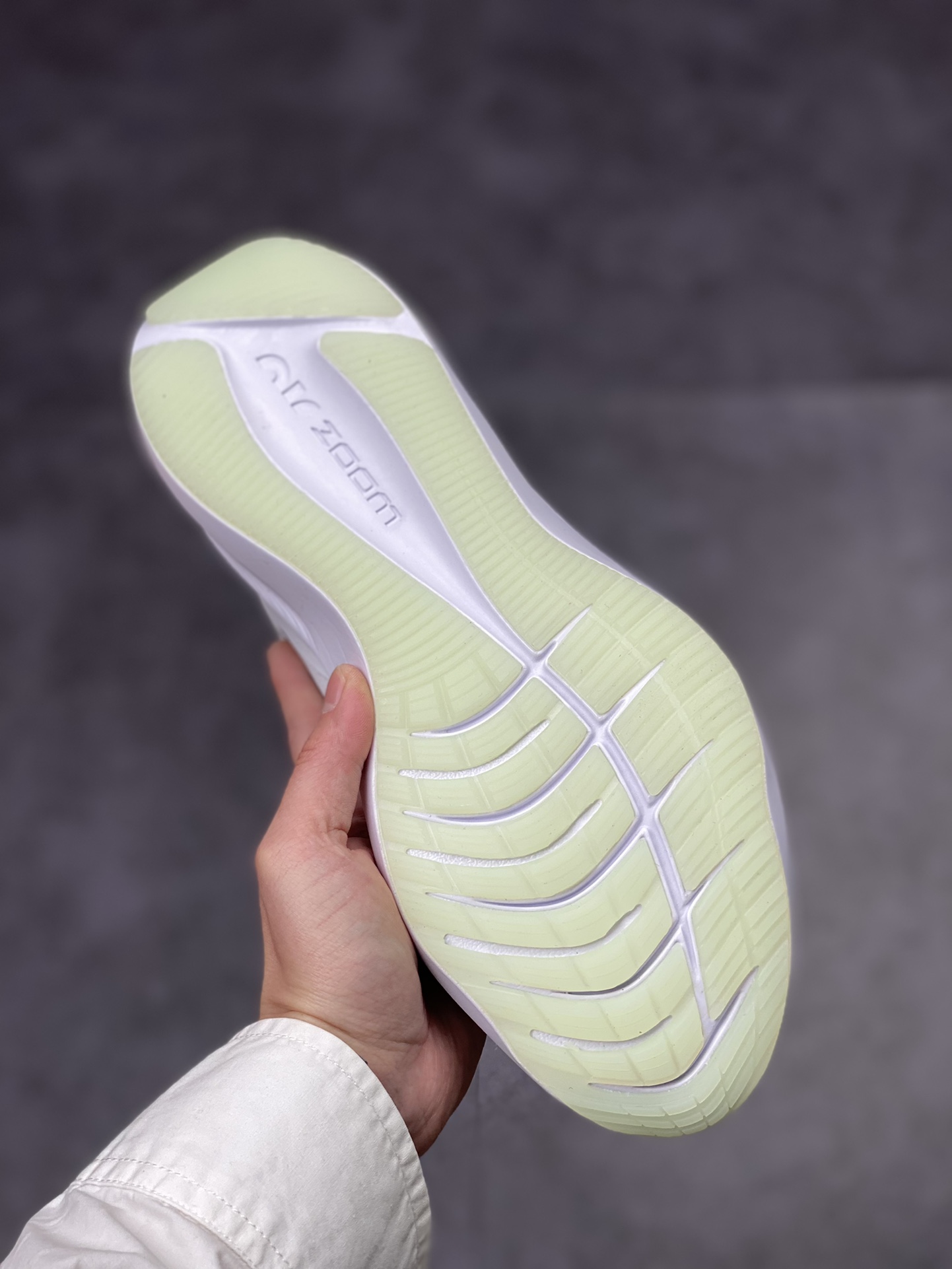 180 Nike Air Zoom Winflo 7代 网透面气训跑练步鞋 CJ0291-100