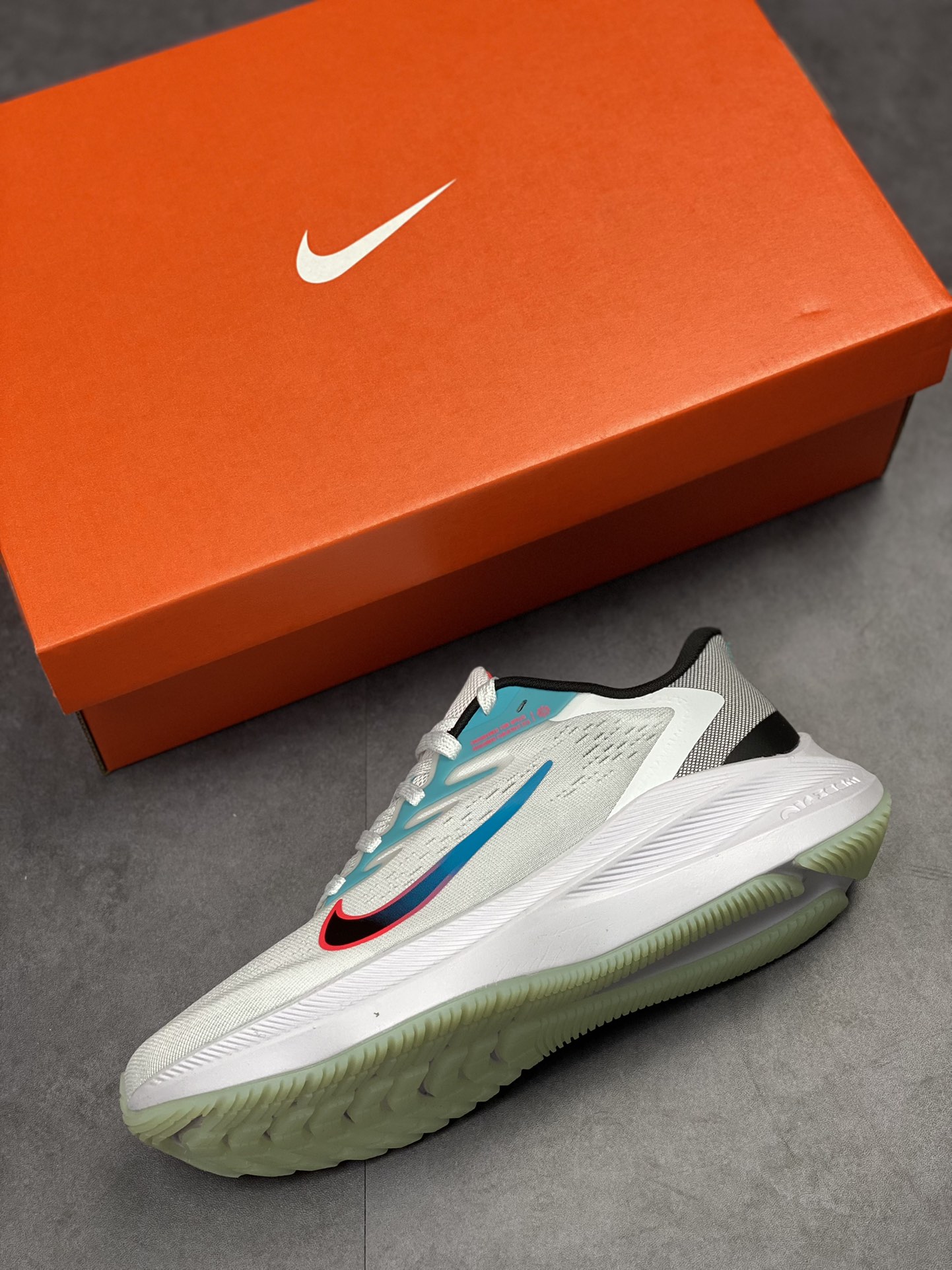 180 Nike Air Zoom Winflo 7代 网透面气训跑练步鞋 CJ0291-100