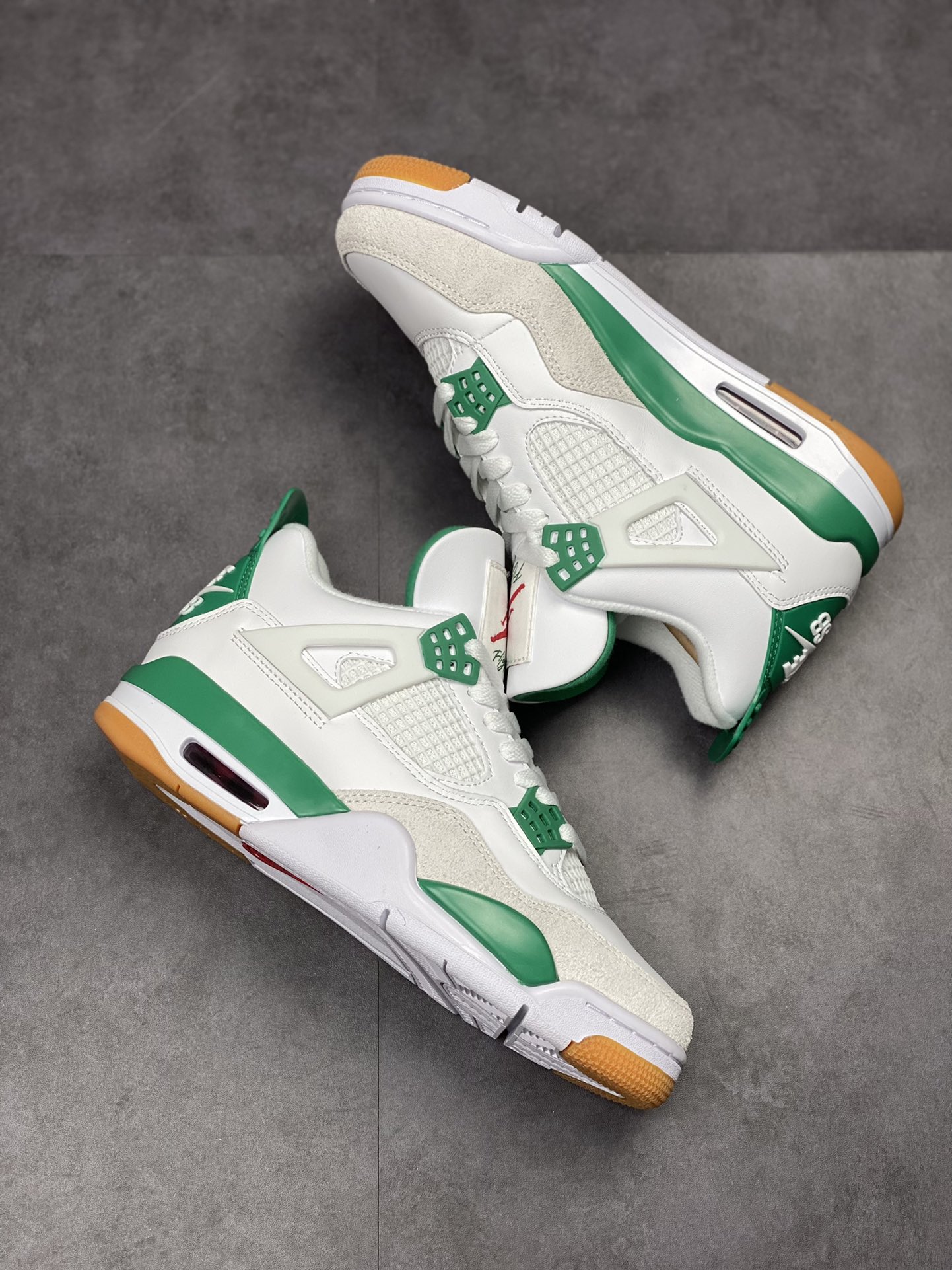 320 Nike SB x Air Jordan 4 Retro 乔丹四代 ”Pine Green” 绿松石 DR5415-103