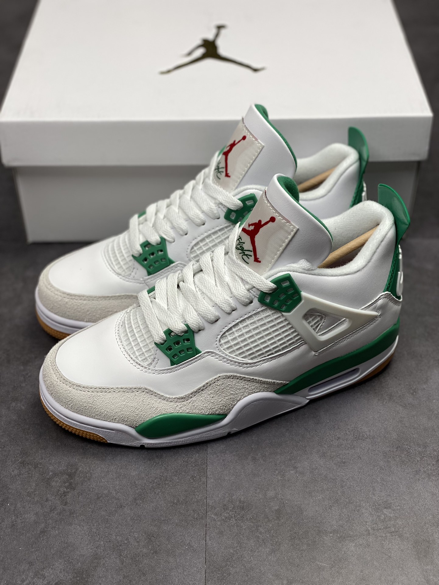320 Nike SB x Air Jordan 4 Retro 乔丹四代 ”Pine Green” 绿松石 DR5415-103