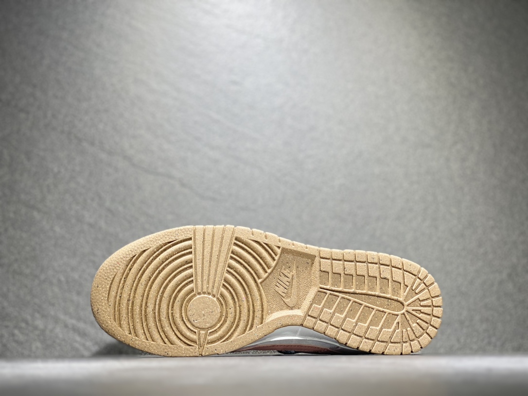 220 NIKE SB Dunk Low 低帮休闲运动鞋  DO9457-120