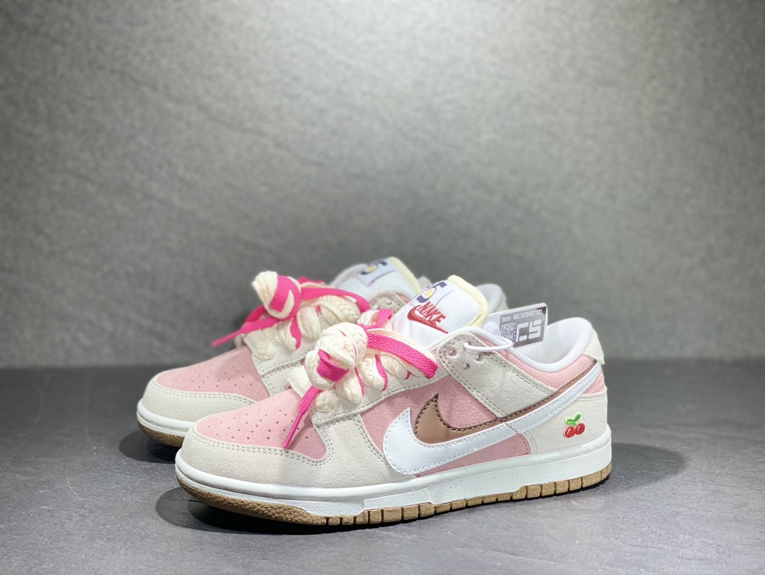 220 NIKE SB Dunk Low 低帮休闲运动鞋 DO9457-121