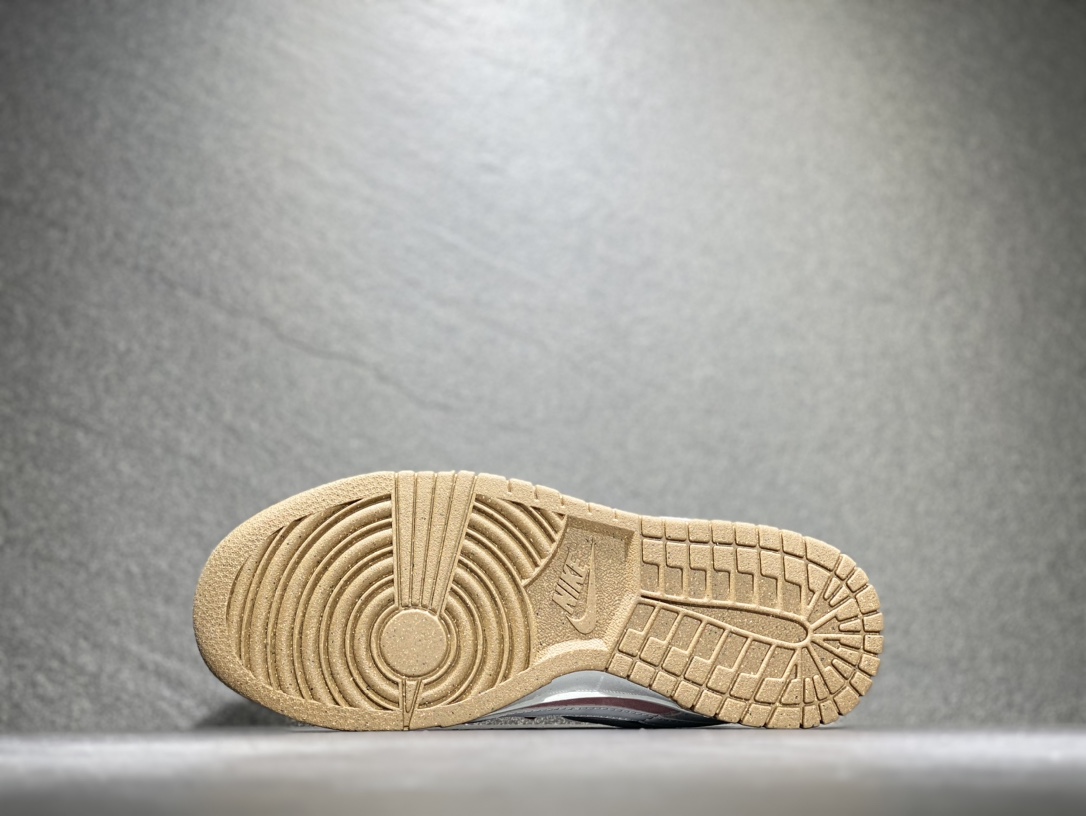 220 NIKE SB Dunk Low 低帮休闲运动鞋 DO9457-121