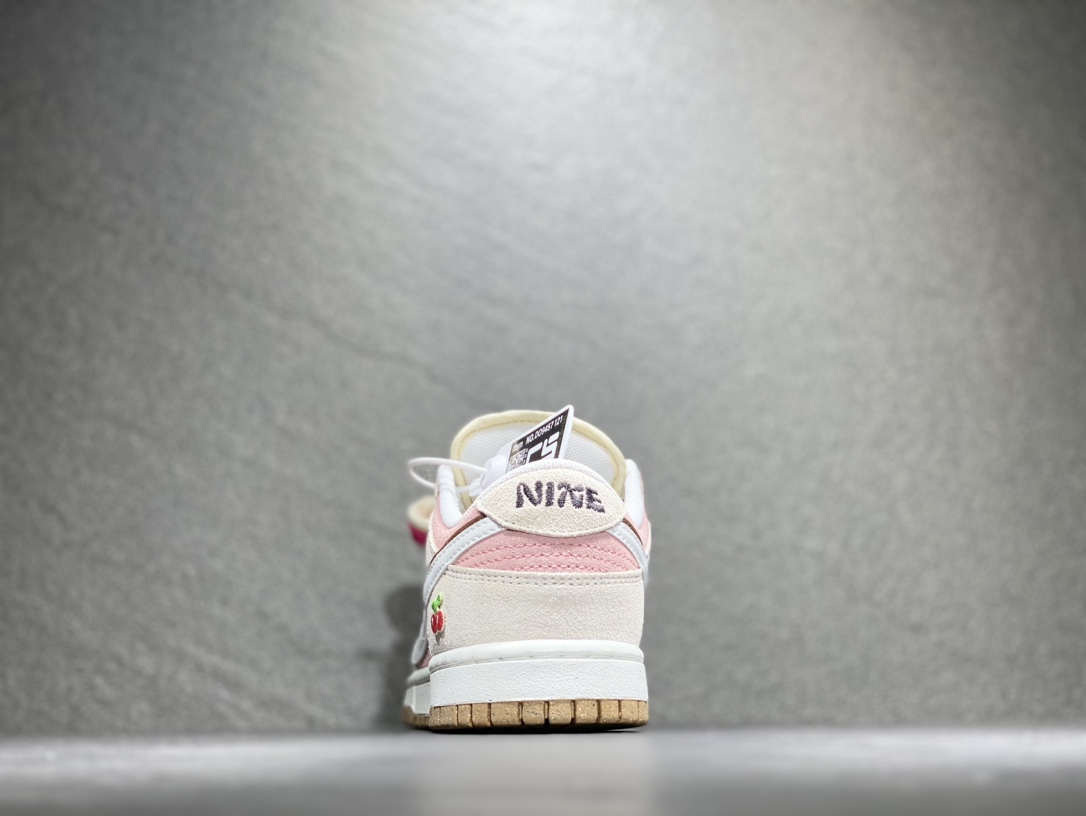 220 NIKE SB Dunk Low 低帮休闲运动鞋 DO9457-121