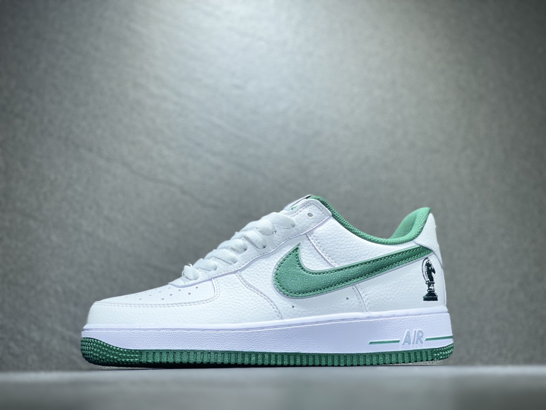 200 Nike Air Force 1 空军一号运动板鞋  FB2128-100