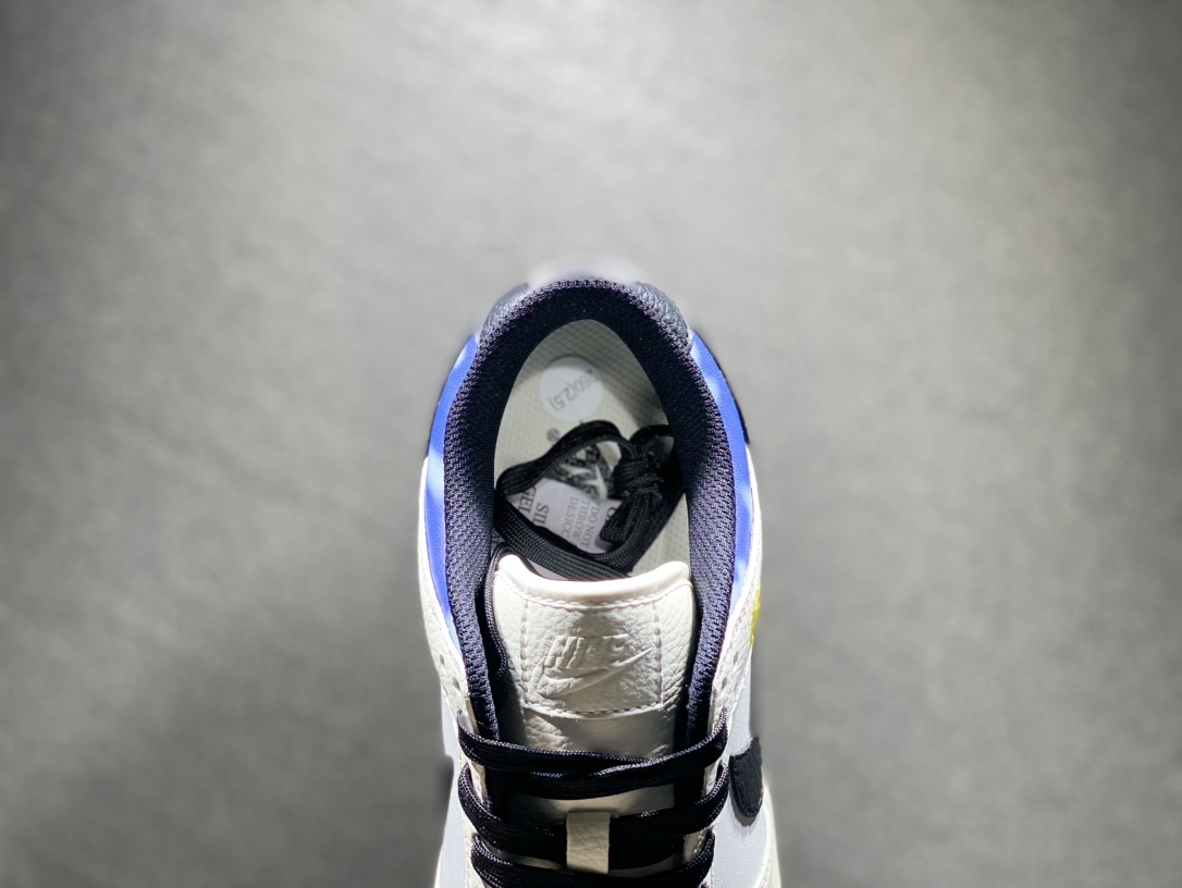 300 NIKE SB Dunk Low 低帮休闲运动鞋 BB1609-112