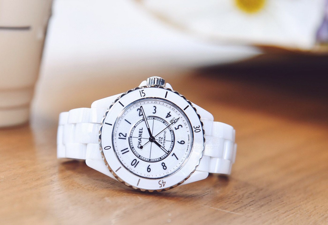 Chanel J12 Wristwatch 20th Anniversary Update: Enhanced Design and Features - 图片 3