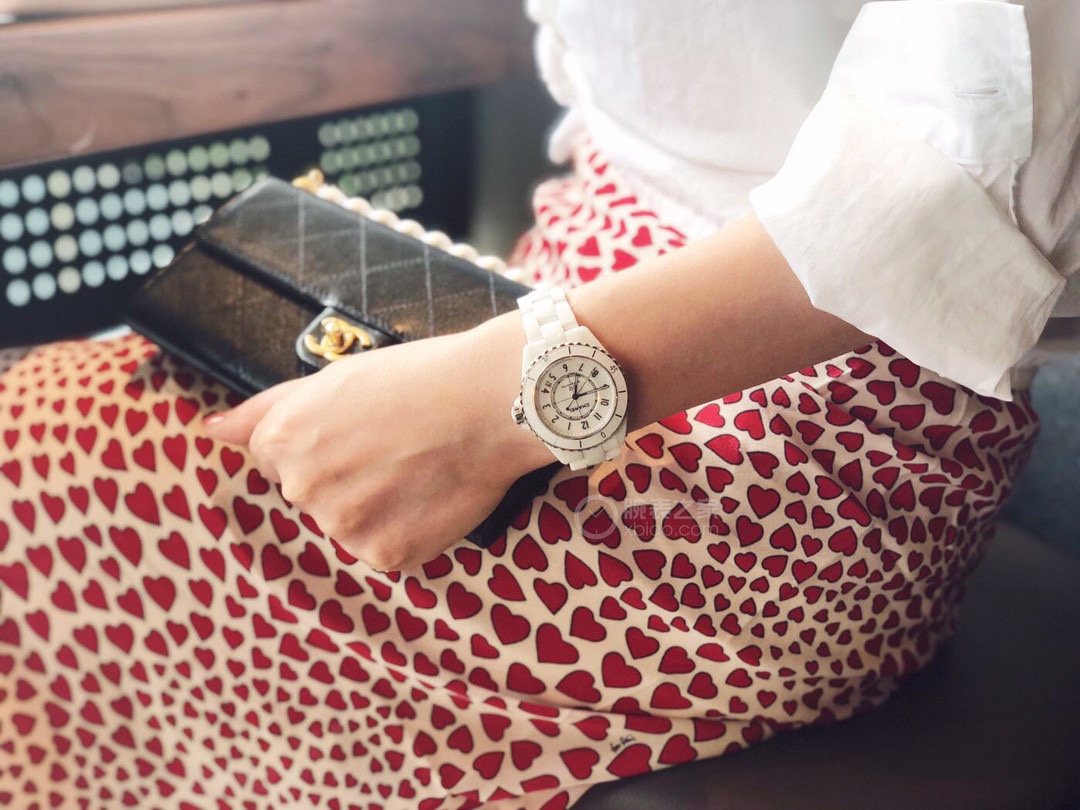 Chanel J12 Wristwatch 20th Anniversary Update: Enhanced Design and Features - 图片 6