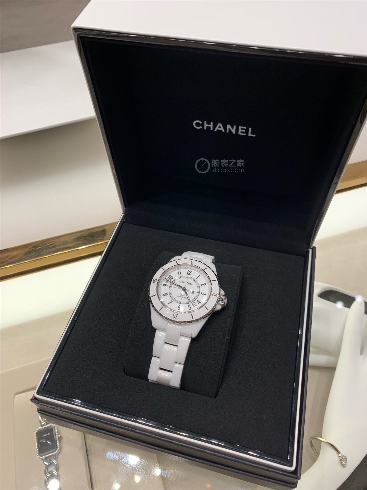 Chanel J12 Wristwatch 20th Anniversary Update: Enhanced Design and Features - 图片 8