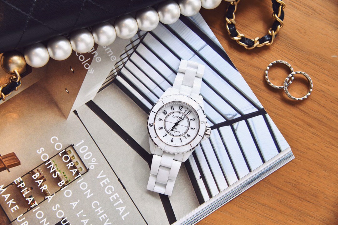 Chanel J12 Wristwatch 20th Anniversary Update: Enhanced Design and Features - 图片 4