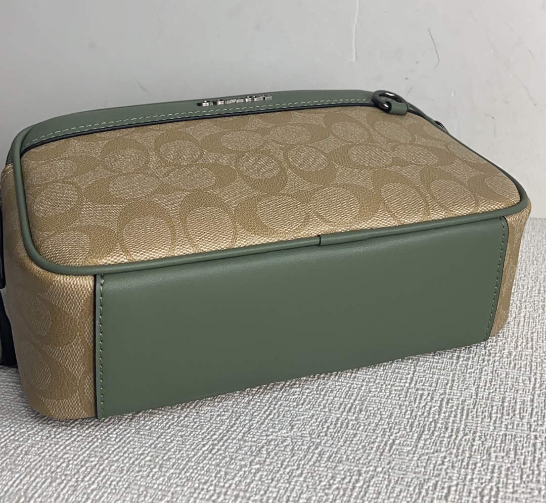 Coach CH062 3月新品最新款COACH 蔻驰 奥莱款 款 男士单肩背斜挎包 新款比以前的相机包大一点