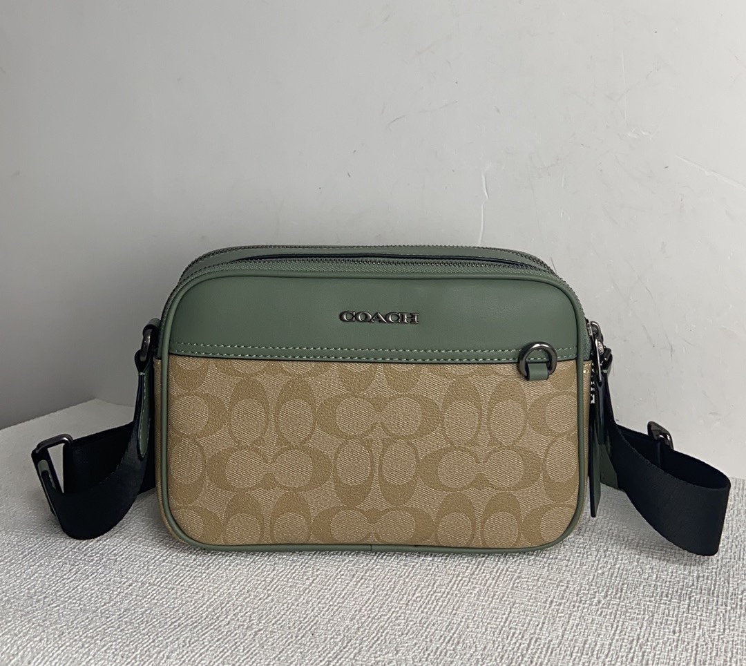 Coach CH062 3月新品最新款COACH 蔻驰 奥莱款 款 男士单肩背斜挎包 新款比以前的相机包大一点