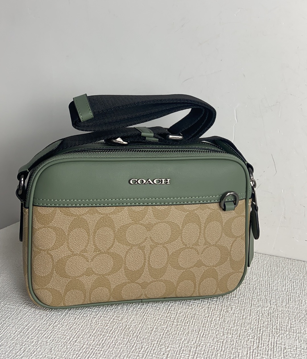 Coach CH062 3月新品最新款COACH 蔻驰 奥莱款 款 男士单肩背斜挎包 新款比以前的相机包大一点