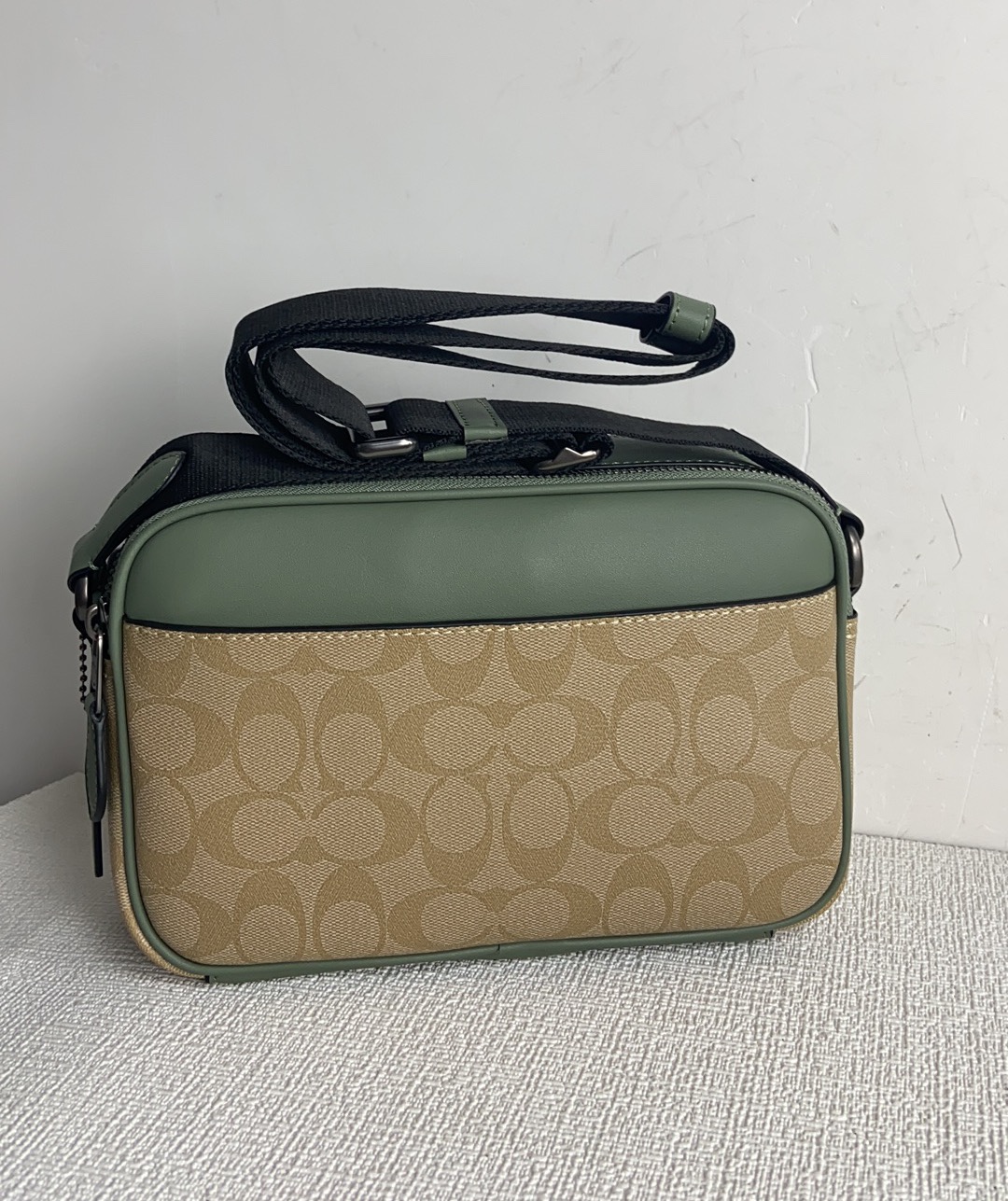 Coach CH062 3月新品最新款COACH 蔻驰 奥莱款 款 男士单肩背斜挎包 新款比以前的相机包大一点