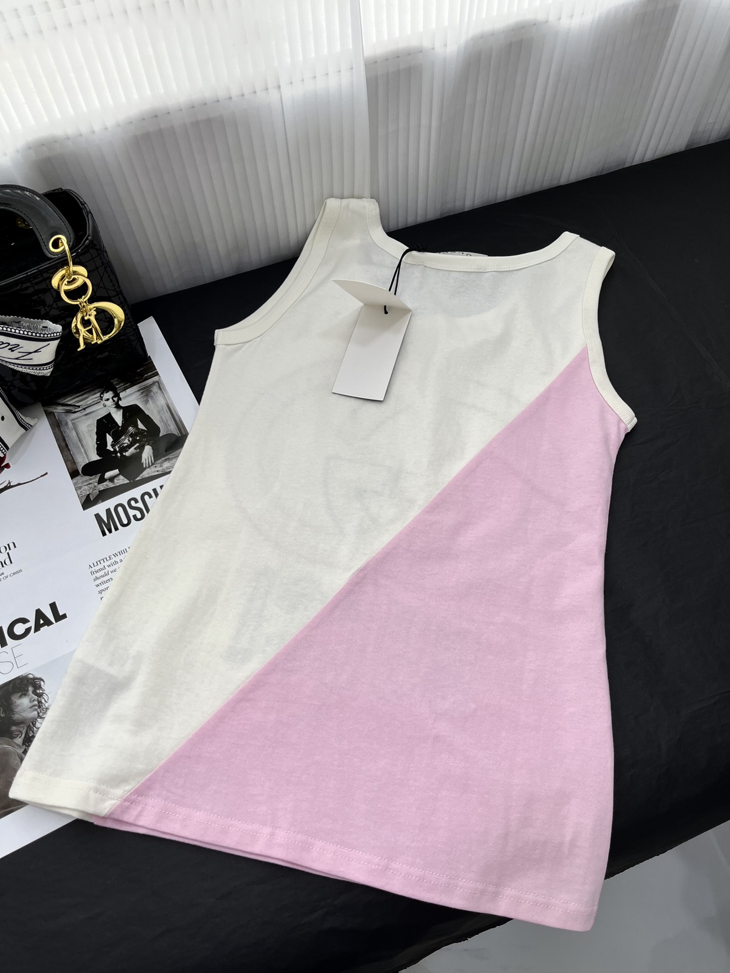 Guc*i23春夏新品！渐变背心粉白