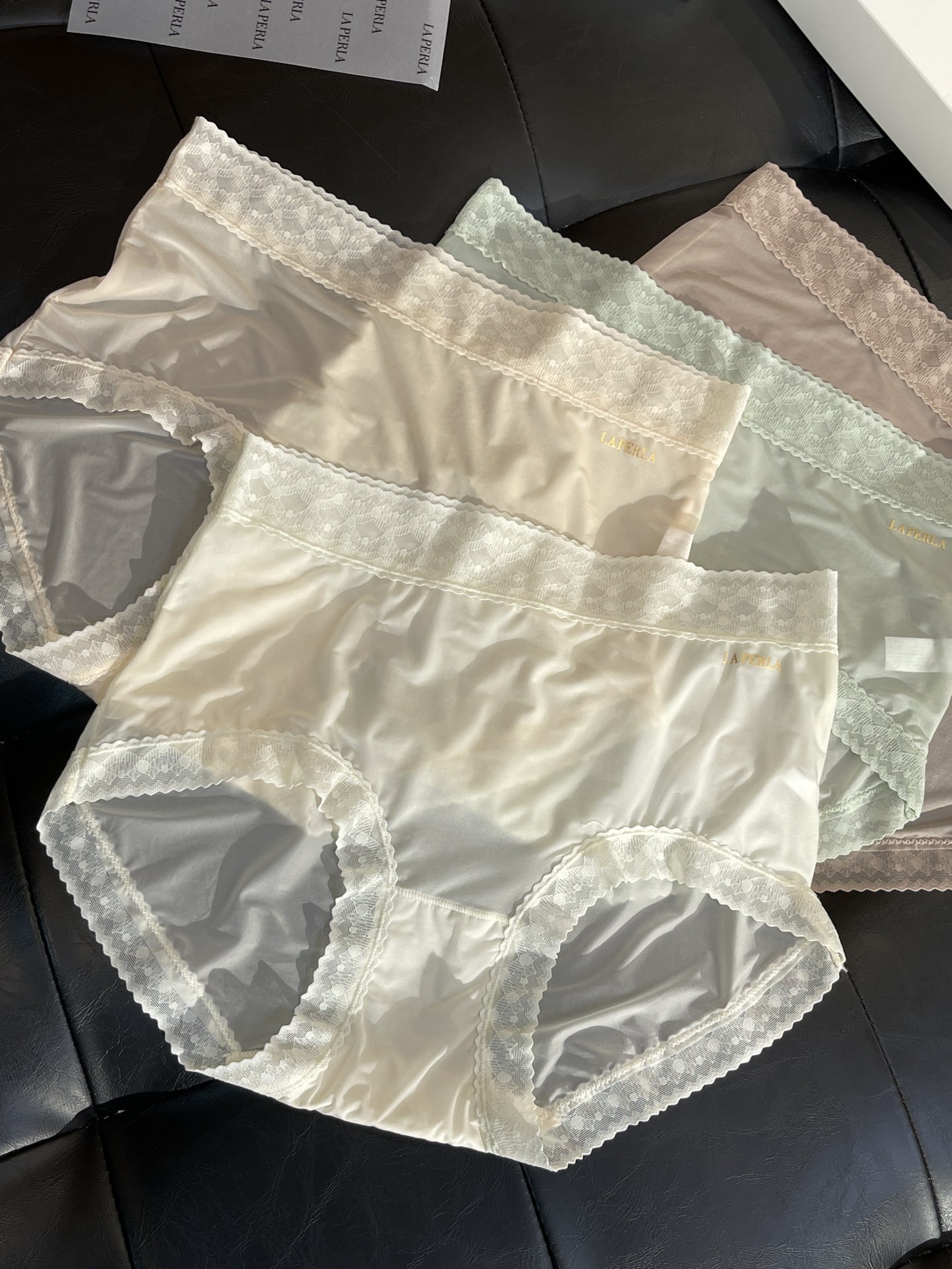 🆕LAPERLA超薄蕾丝裸感面膜裤，裸感面料，清凉冰丝，蕾丝边天丝超大弹力，蕾丝边点缀，优雅性感，颜值爆