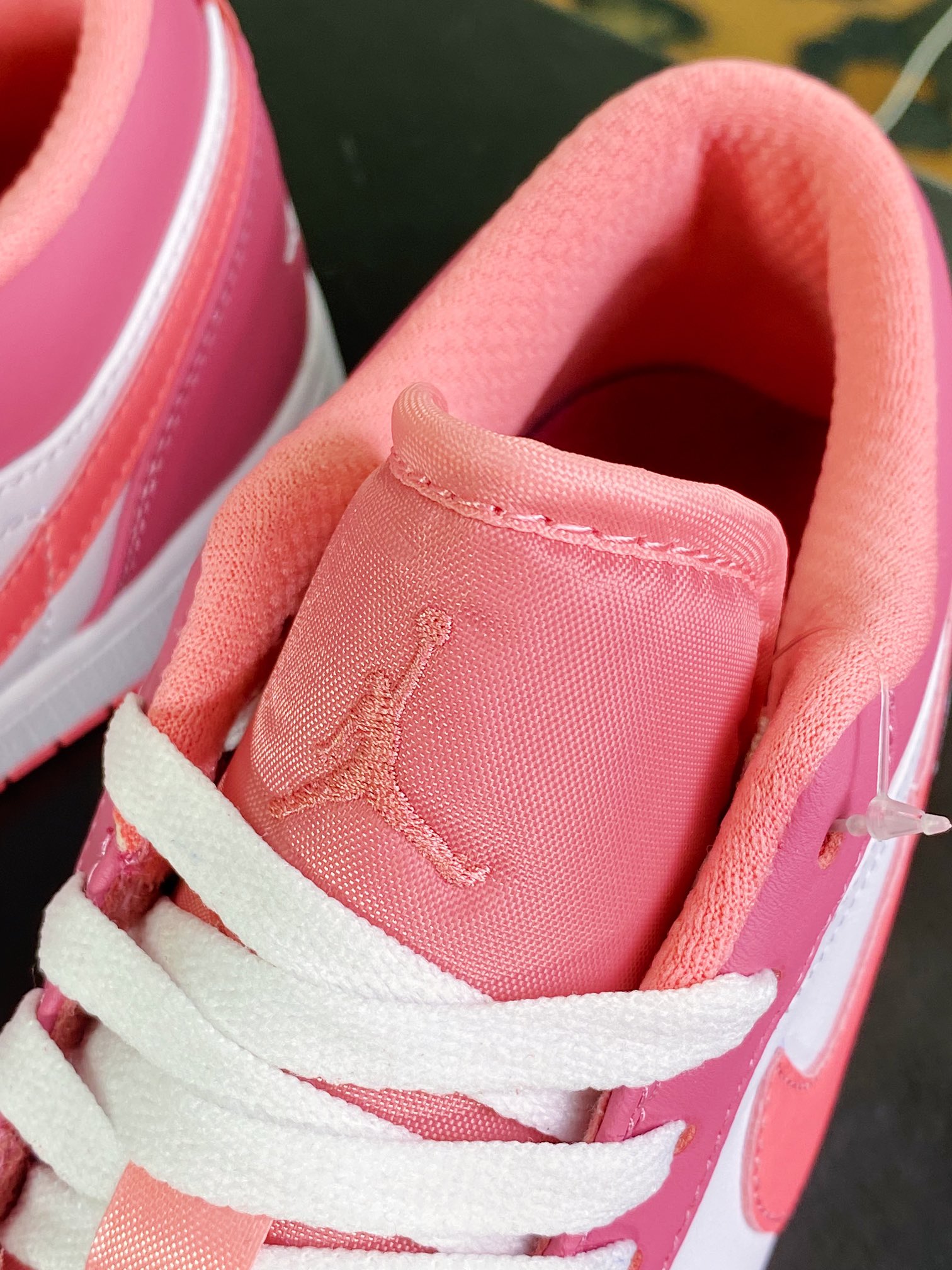 200 Wmns Air Jordan 1 Low GS”White/University Red”AJ1乔丹一代低帮篮球鞋“白粉红”553560-616