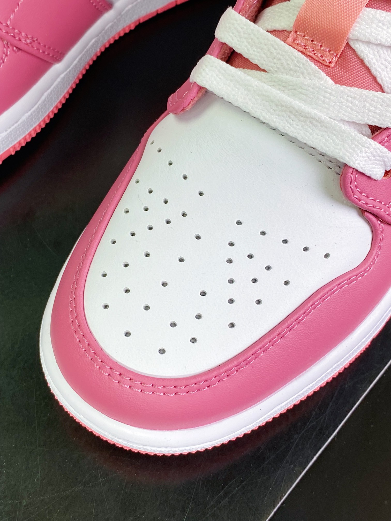 200 Wmns Air Jordan 1 Low GS”White/University Red”AJ1乔丹一代低帮篮球鞋“白粉红”553560-616