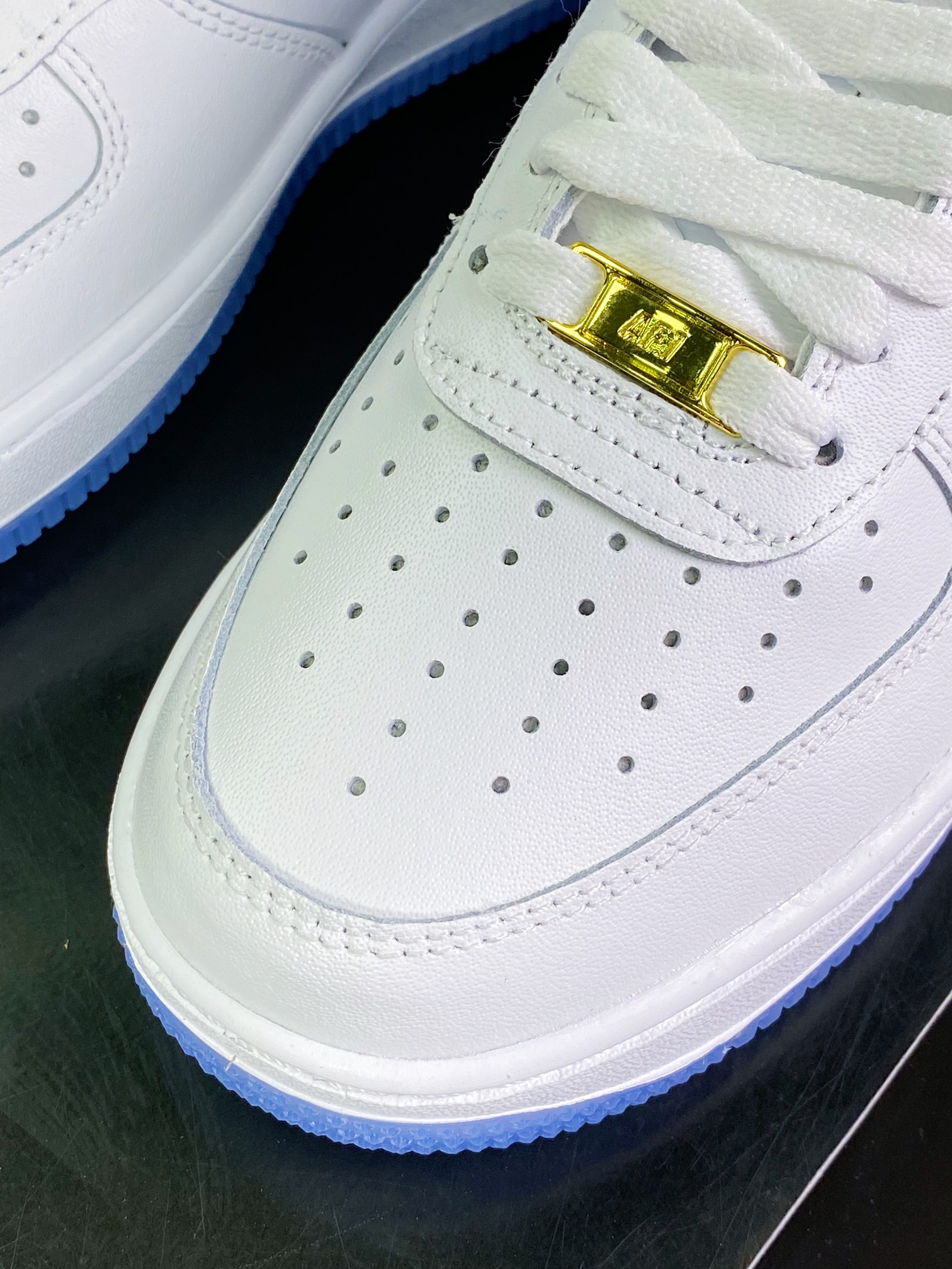 240 By You Air Force 1'07 Low Retro SP 空军一号低帮“皮革白冰蓝渐变钩子”CO3363-361