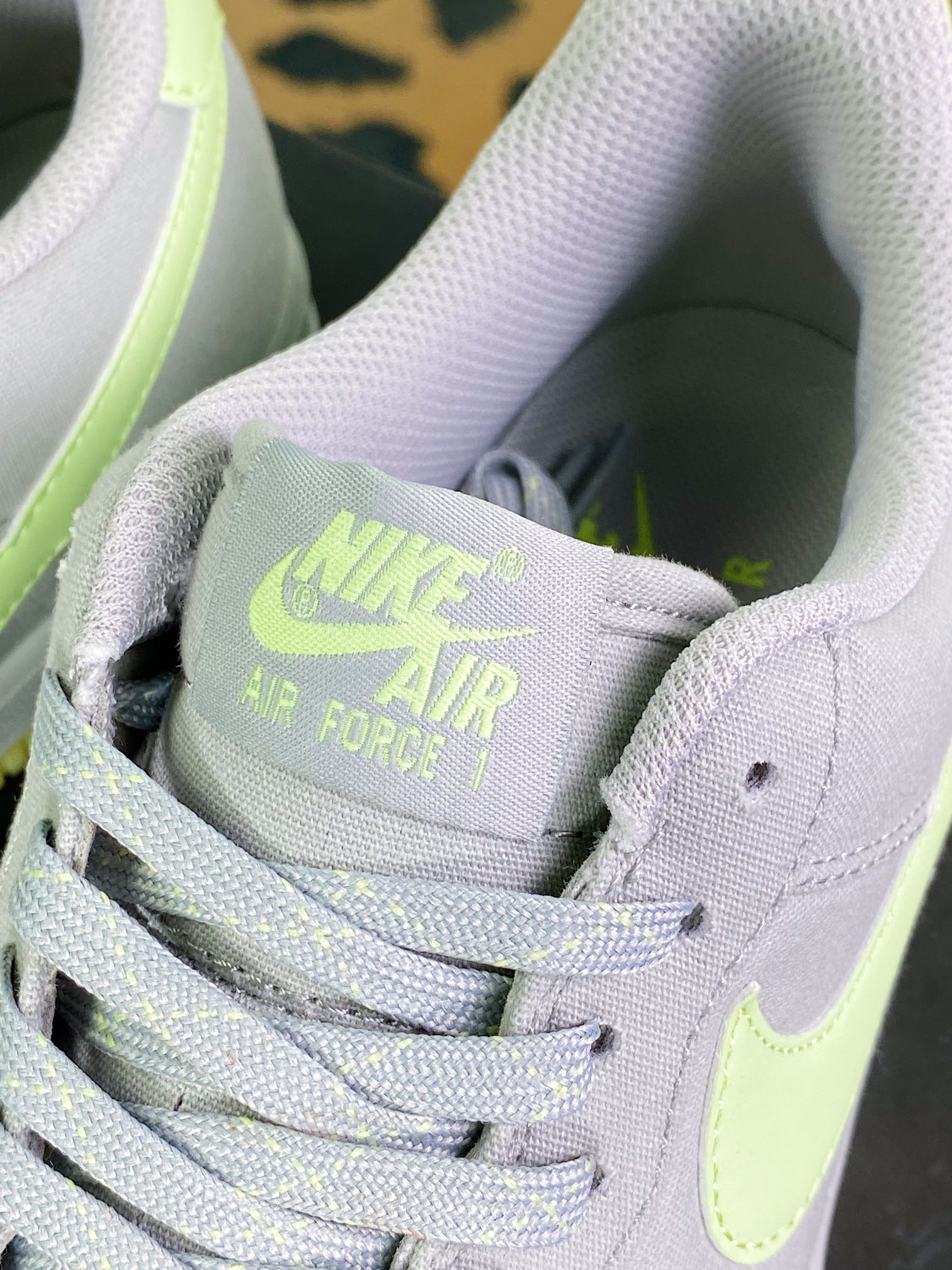 220 Air Force 1 '07 Lv8”Green/Noctilucou”空军一号经典低帮板鞋“帆布灰荧光绿夜光”315122-107