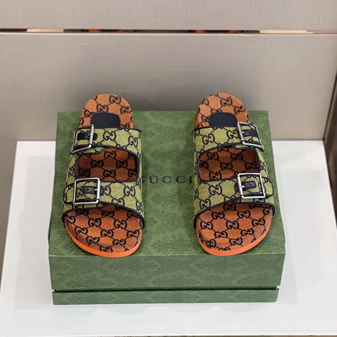 Las nuevas pantuflas de suela gruesa de G: máxima calidad para parejas. En la nueva serie de moda, GG Supreme Canvas ha…