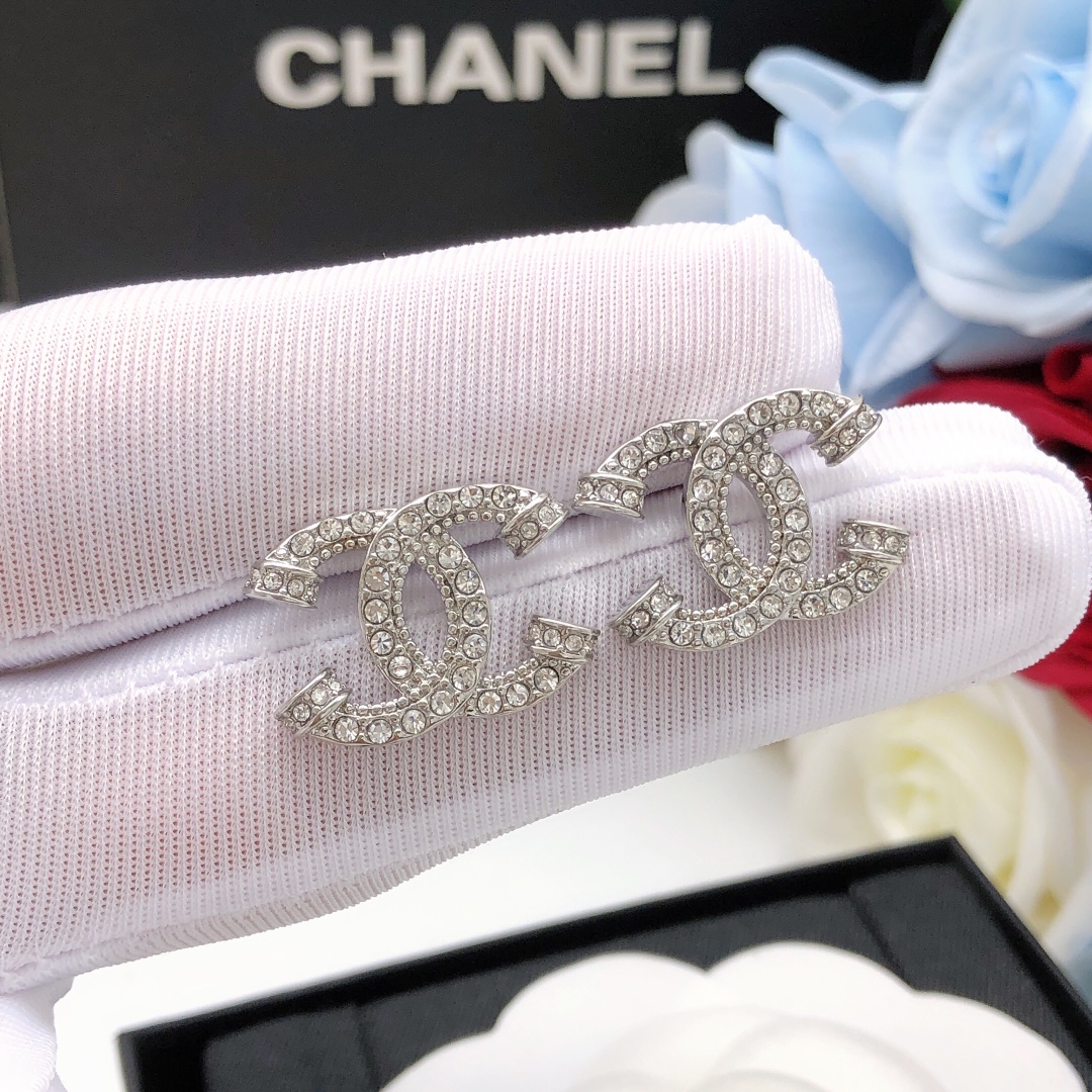 Number XED0812C Home Platinum CC Earrings Same Material 925 Silver - Lifestyle 7