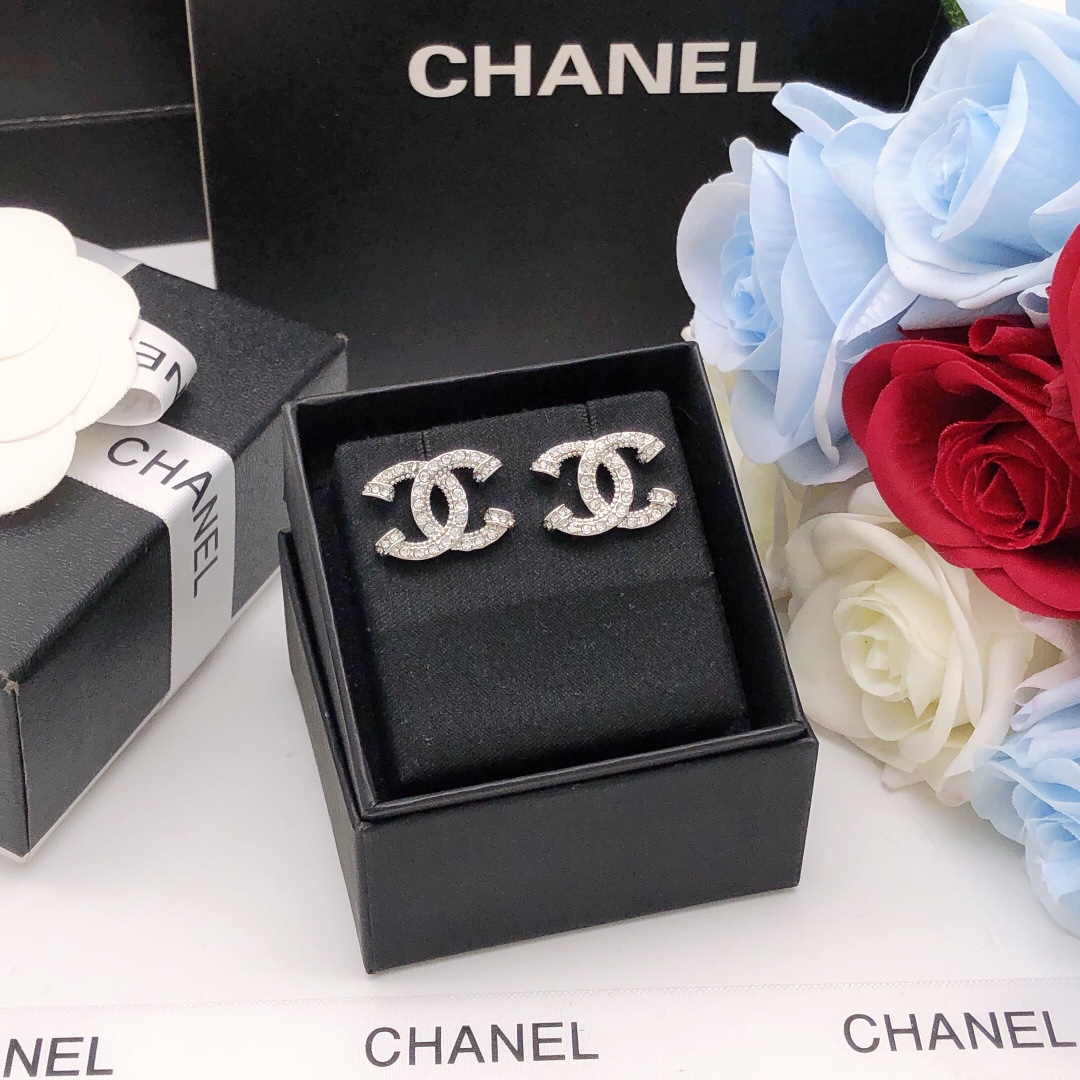Number XED0812C Home Platinum CC Earrings Same Material 925 Silver - Lifestyle 4