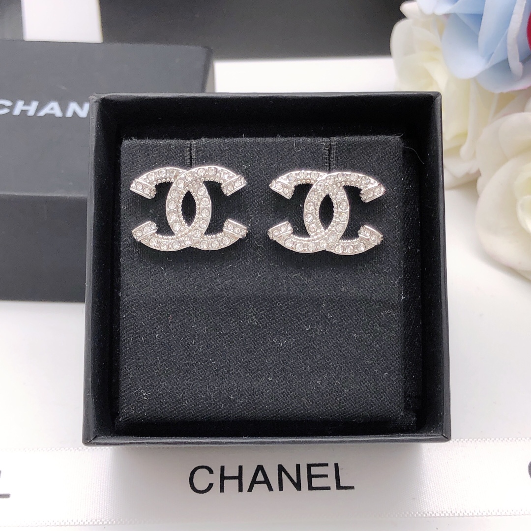 Number XED0812C Home Platinum CC Earrings Same Material 925 Silver - Lifestyle 3