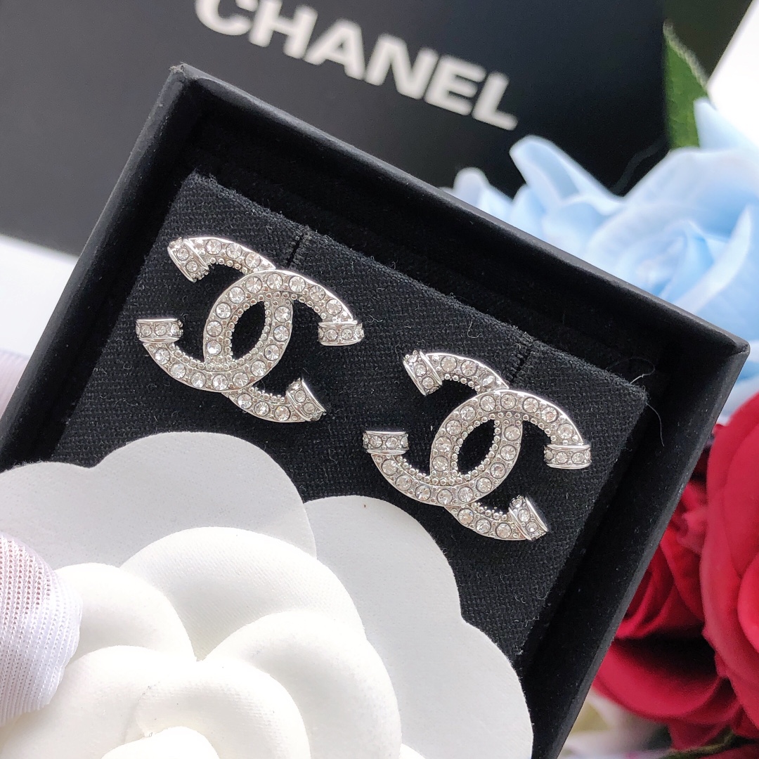 Number XED0812C Home Platinum CC Earrings Same Material 925 Silver - Lifestyle 2