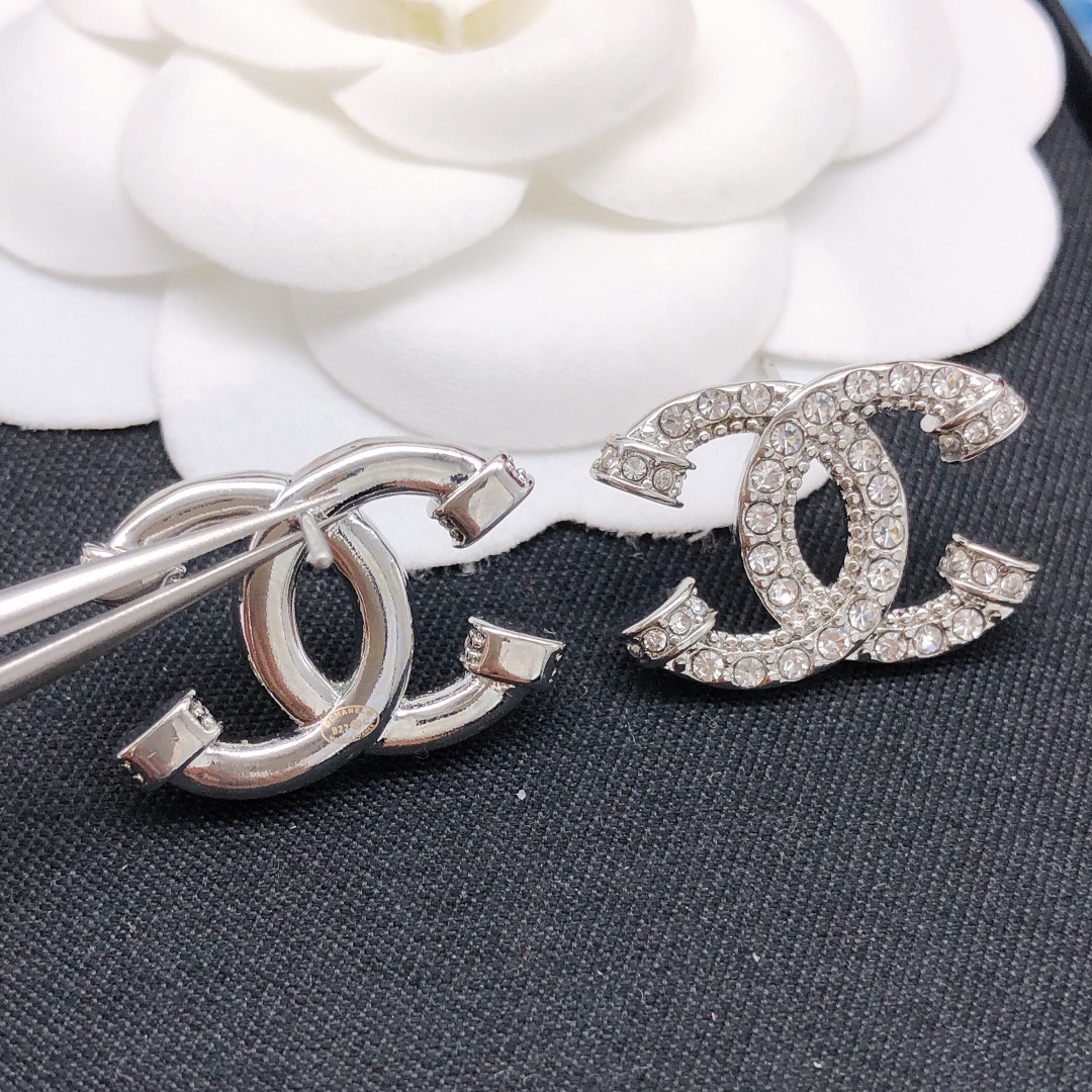 Number XED0812C Home Platinum CC Earrings Same Material 925 Silver - Lifestyle 9