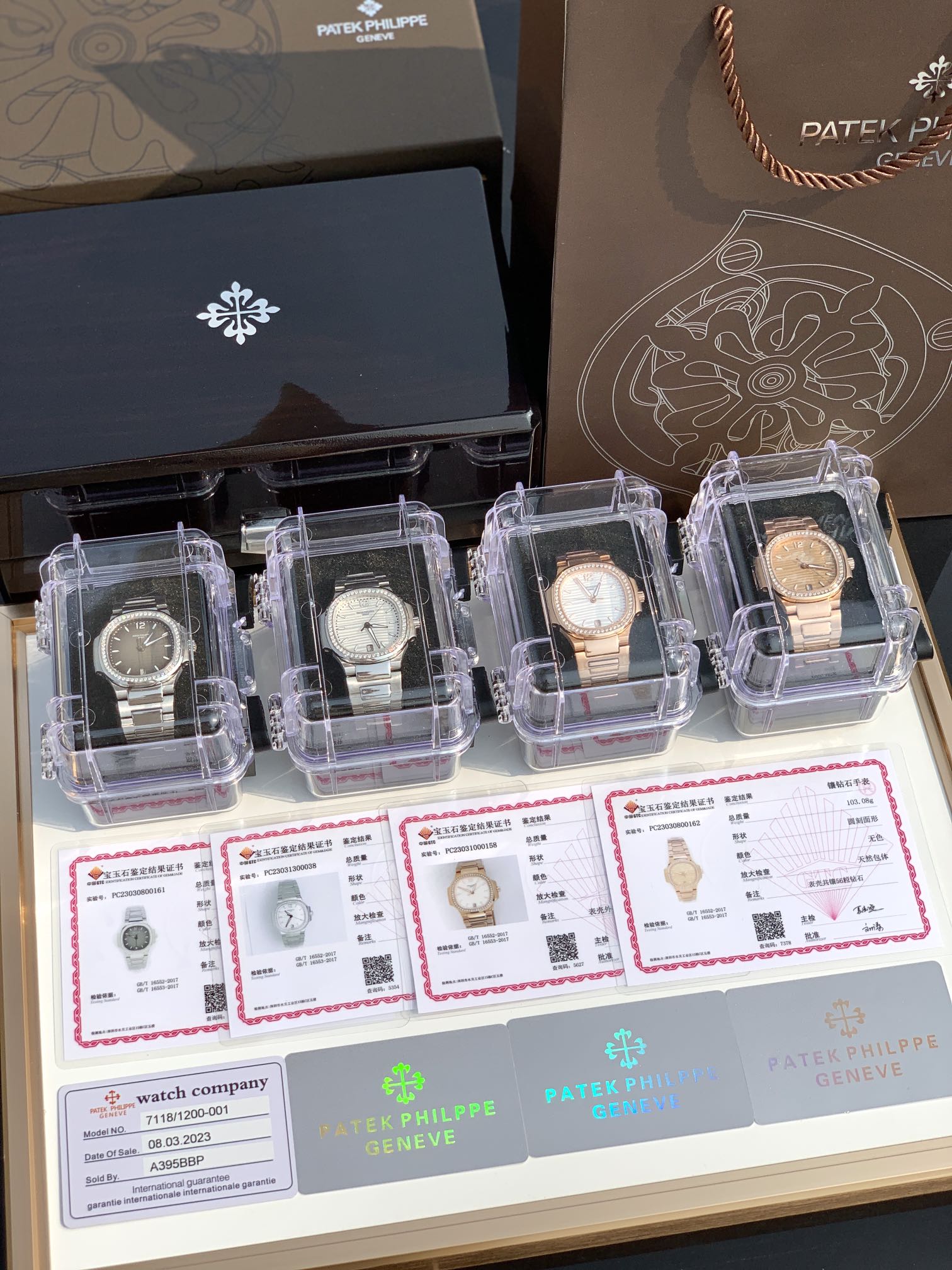 פטק פיליפ Patek Philippe Nautilus שעונים כחול קבע עם יהלומים נשים חומר פלדה מכנסיים מתוקים. Automatic Mechanical Movement חגורת חסרת עמוד